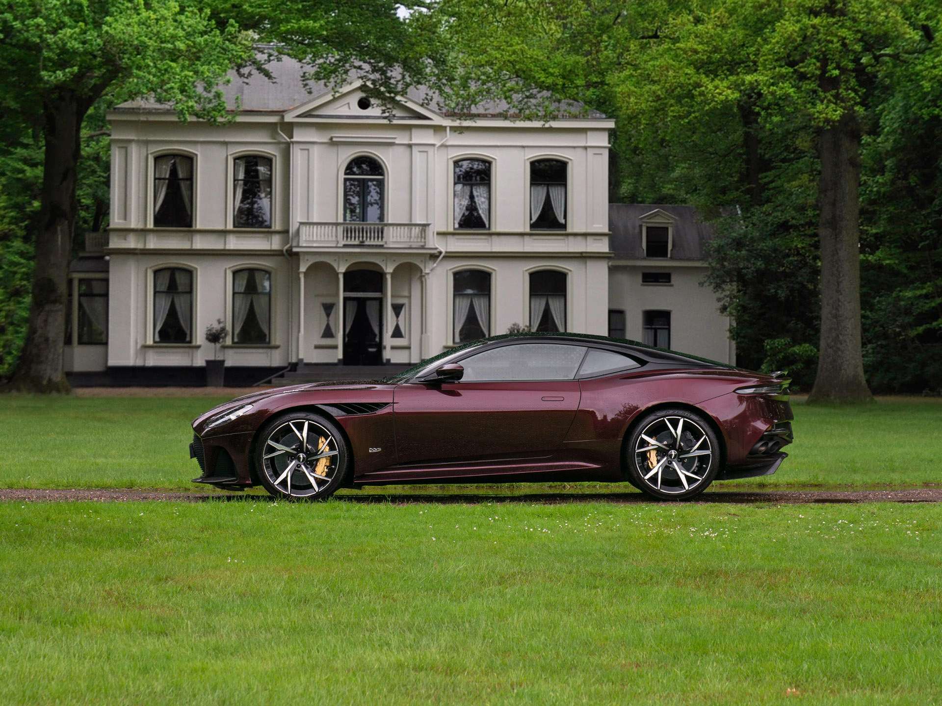Aston Martin DBS Coupe in Red used in NUNSPEET for € 309,500.-