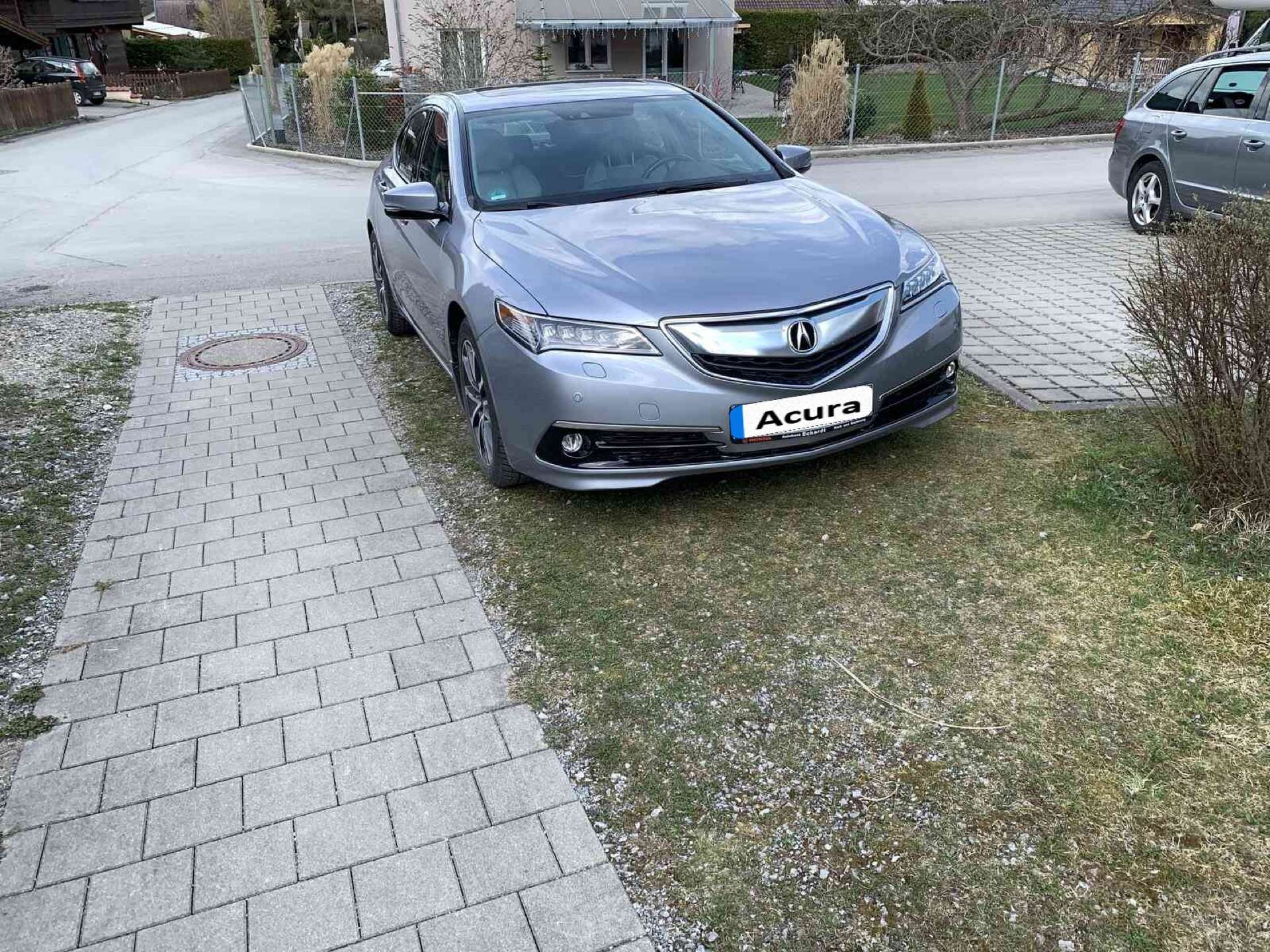 Acura TLX Sedan in Silver used in Brannenburg for € 26,800.-