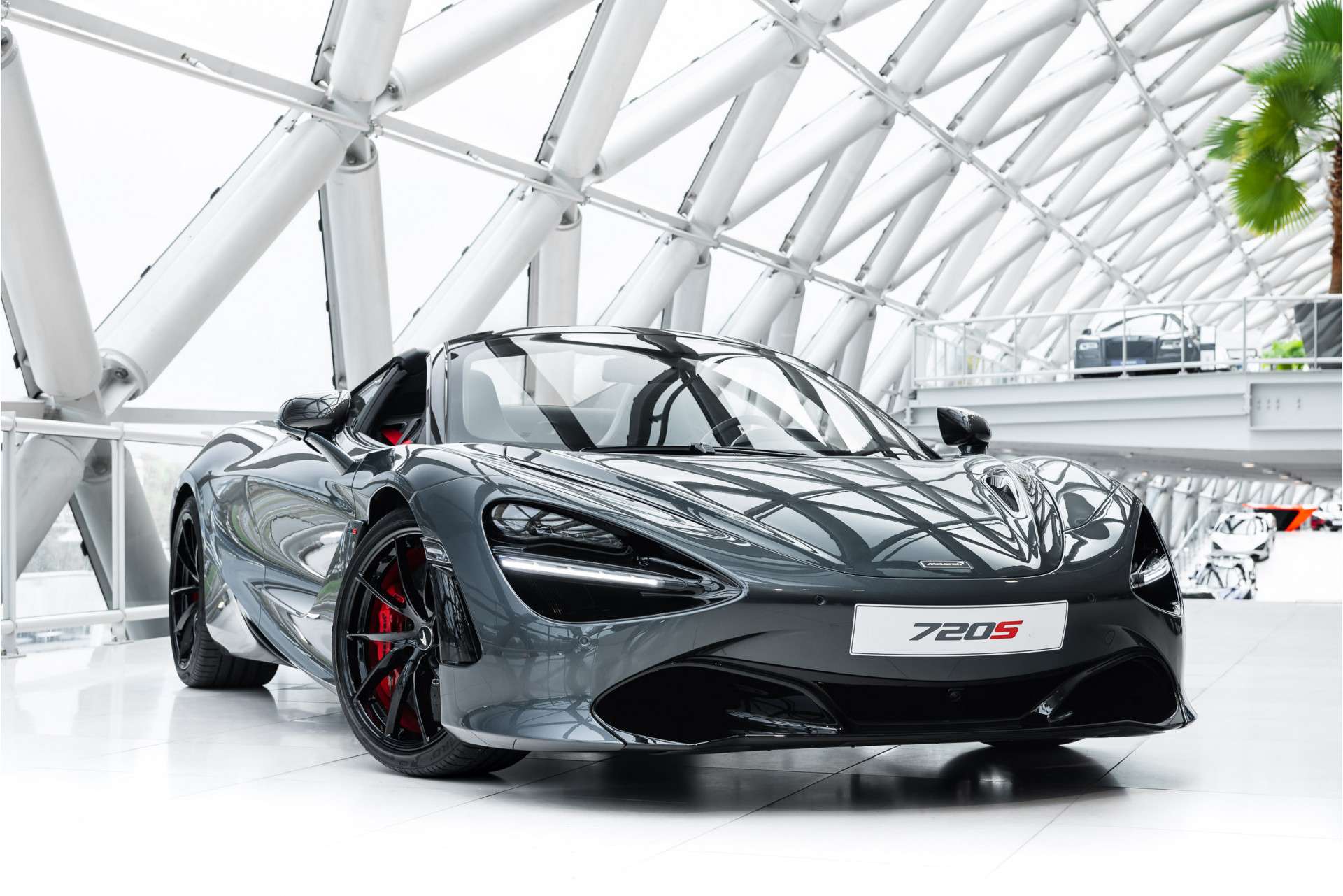McLaren 720S Convertible in Grey used in UTRECHT for € 419,445.-
