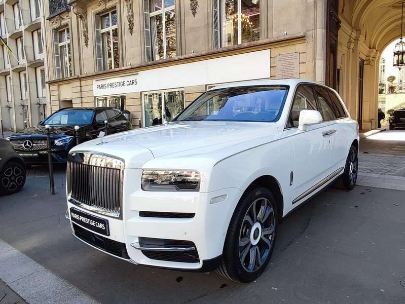 Rolls-Royce Cullinan Off-Road/Pick-up in White used in PARIS for € 439,500.-