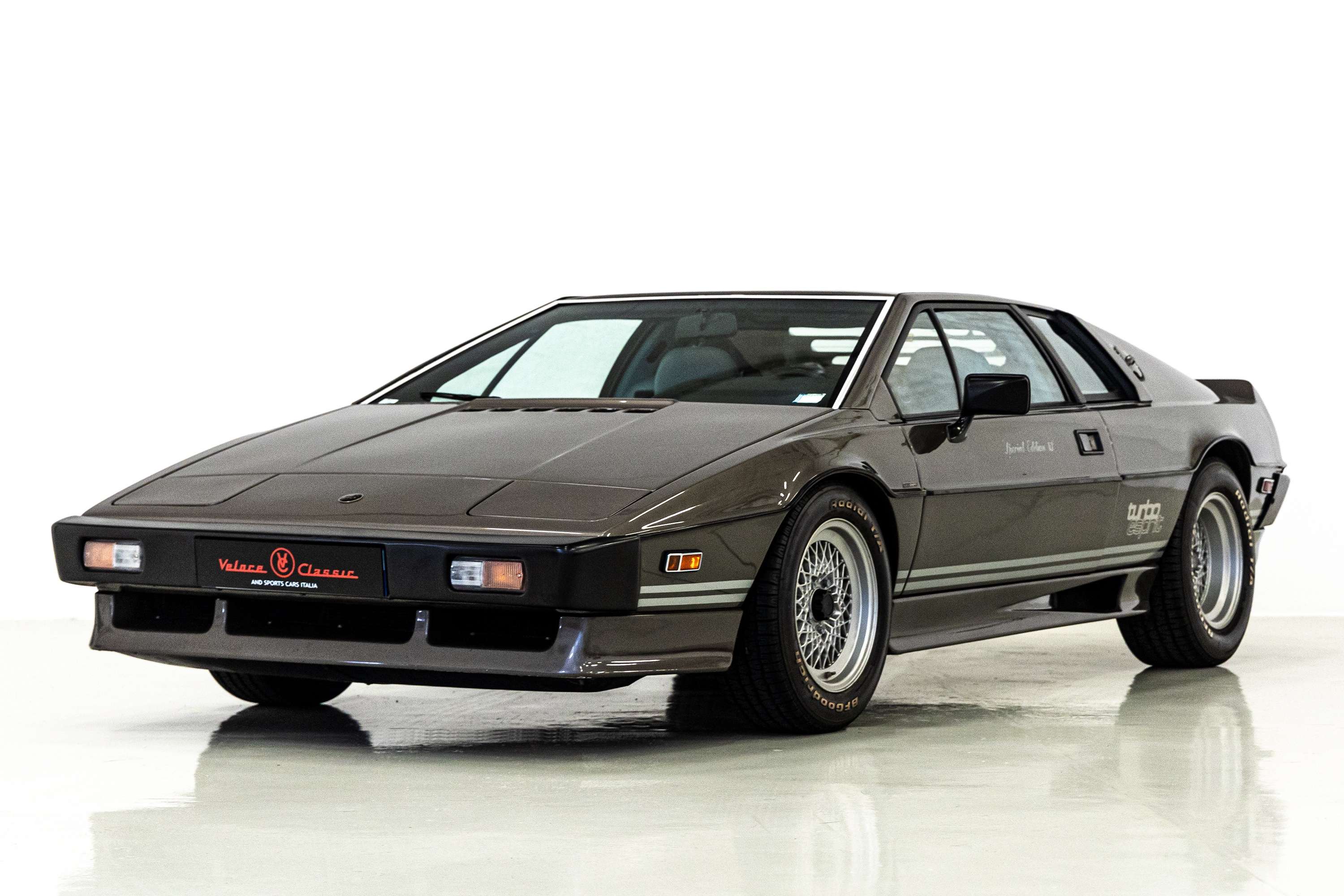 Lotus Esprit Coupe in Silver used in Veggiano - Padova - PD for € 95,000.-