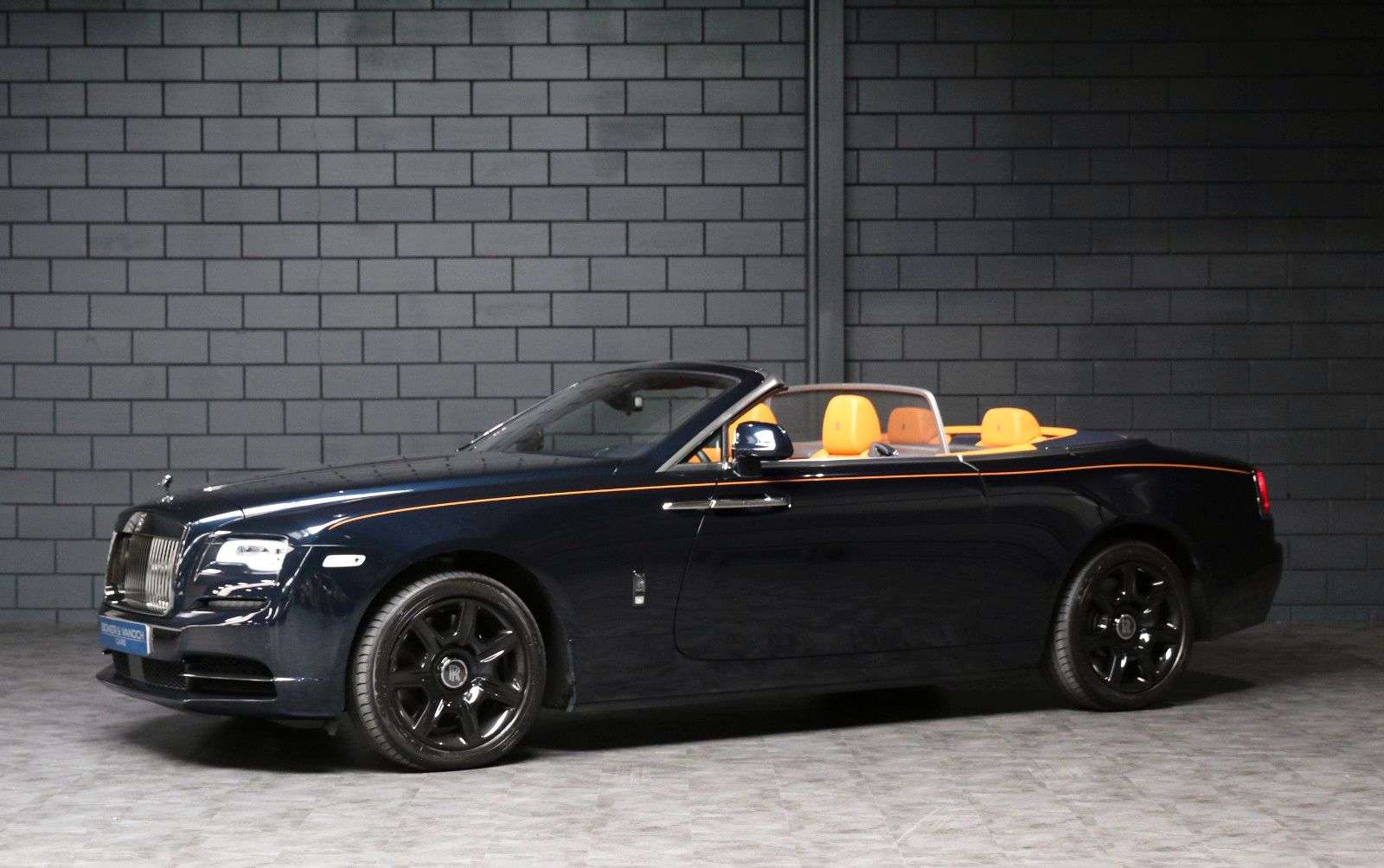 Rolls-Royce Dawn Convertible in Black used in Bad Bentheim-Westenberg for € 429,950.-