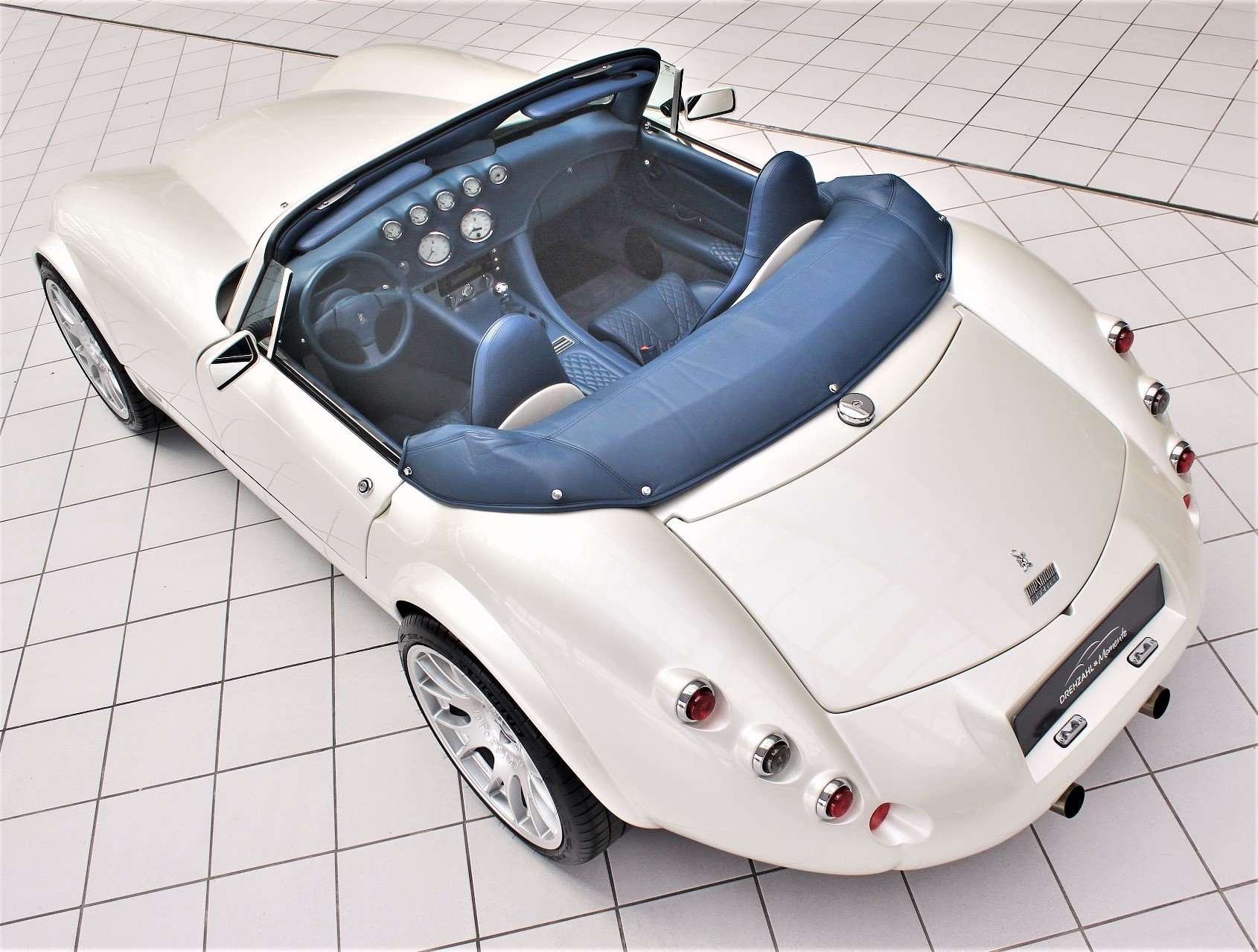 Wiesmann MF 3 Convertible in White used in Münster for € 132,500.-