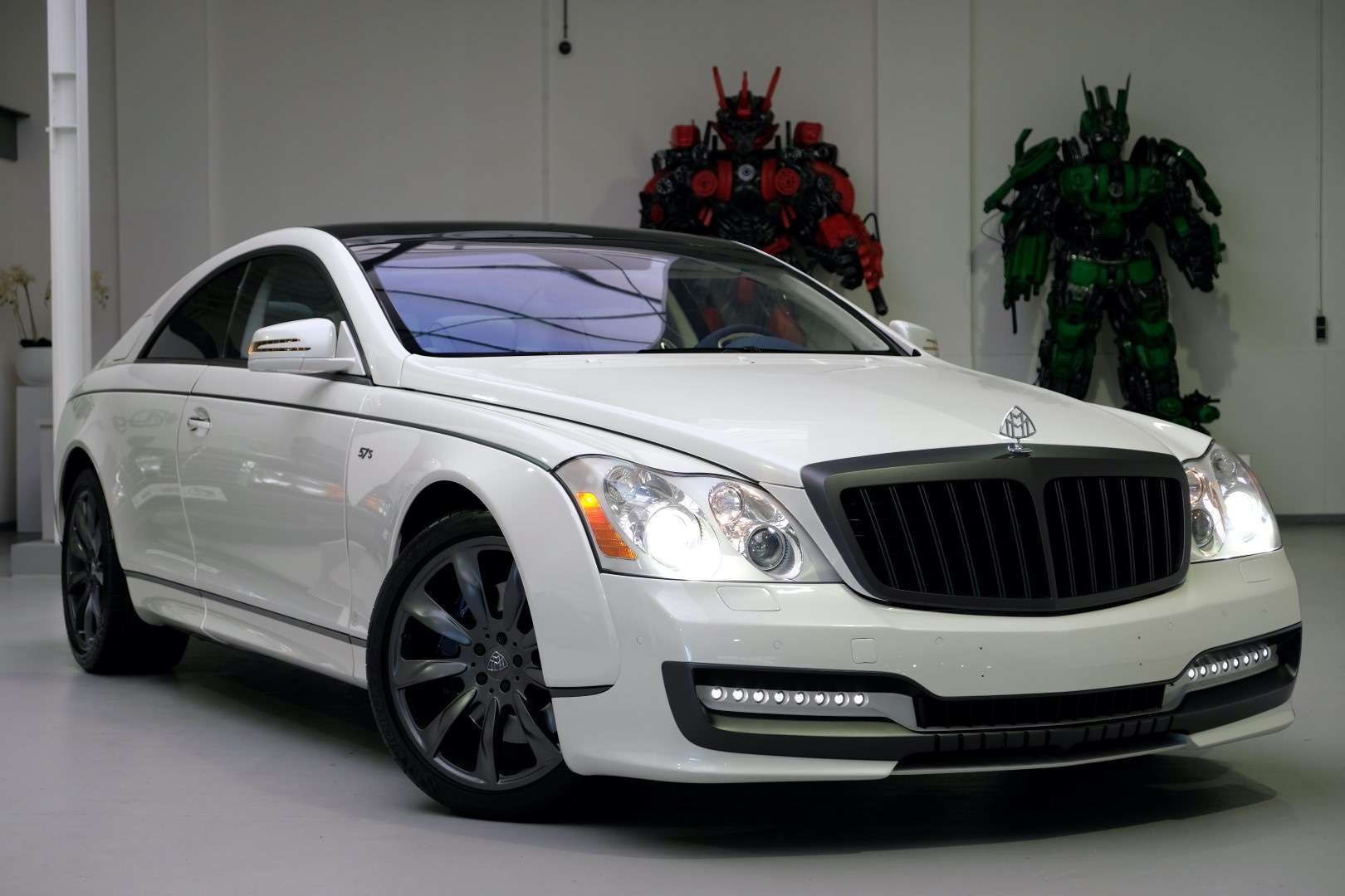 Maybach 57 Coupe in White used in ALKMAAR for € 799,500.-