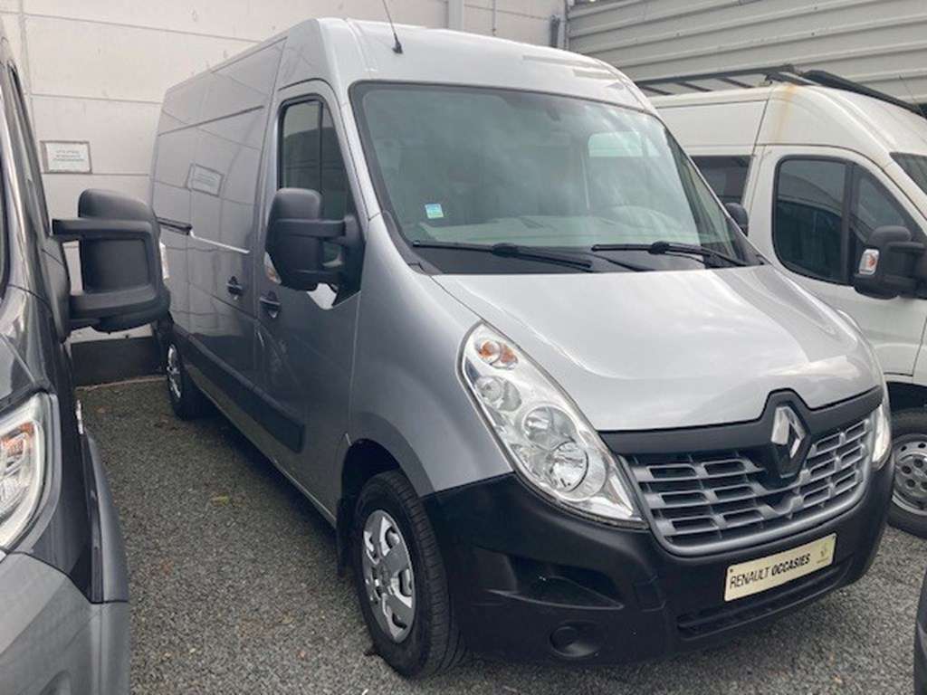 Renault Master Transporter in Silver used in Waasmunster for € 17,500.-