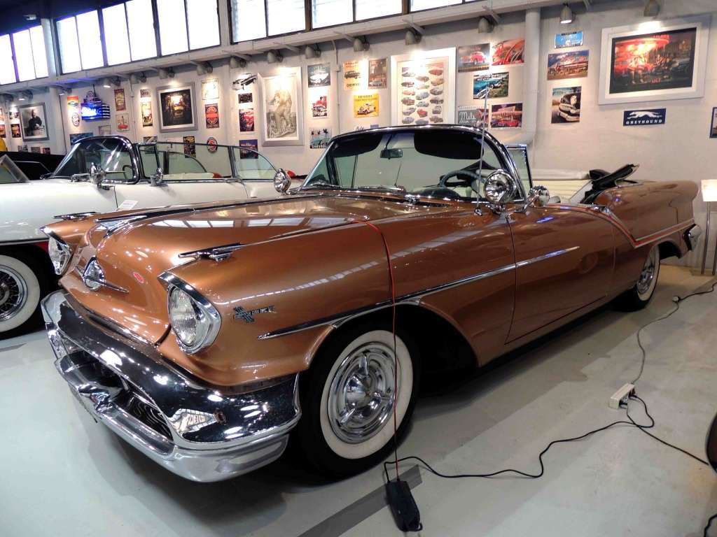 Oldsmobile Delta 88 Convertible in Brown antique / classic in Ibi for € 75,000.-