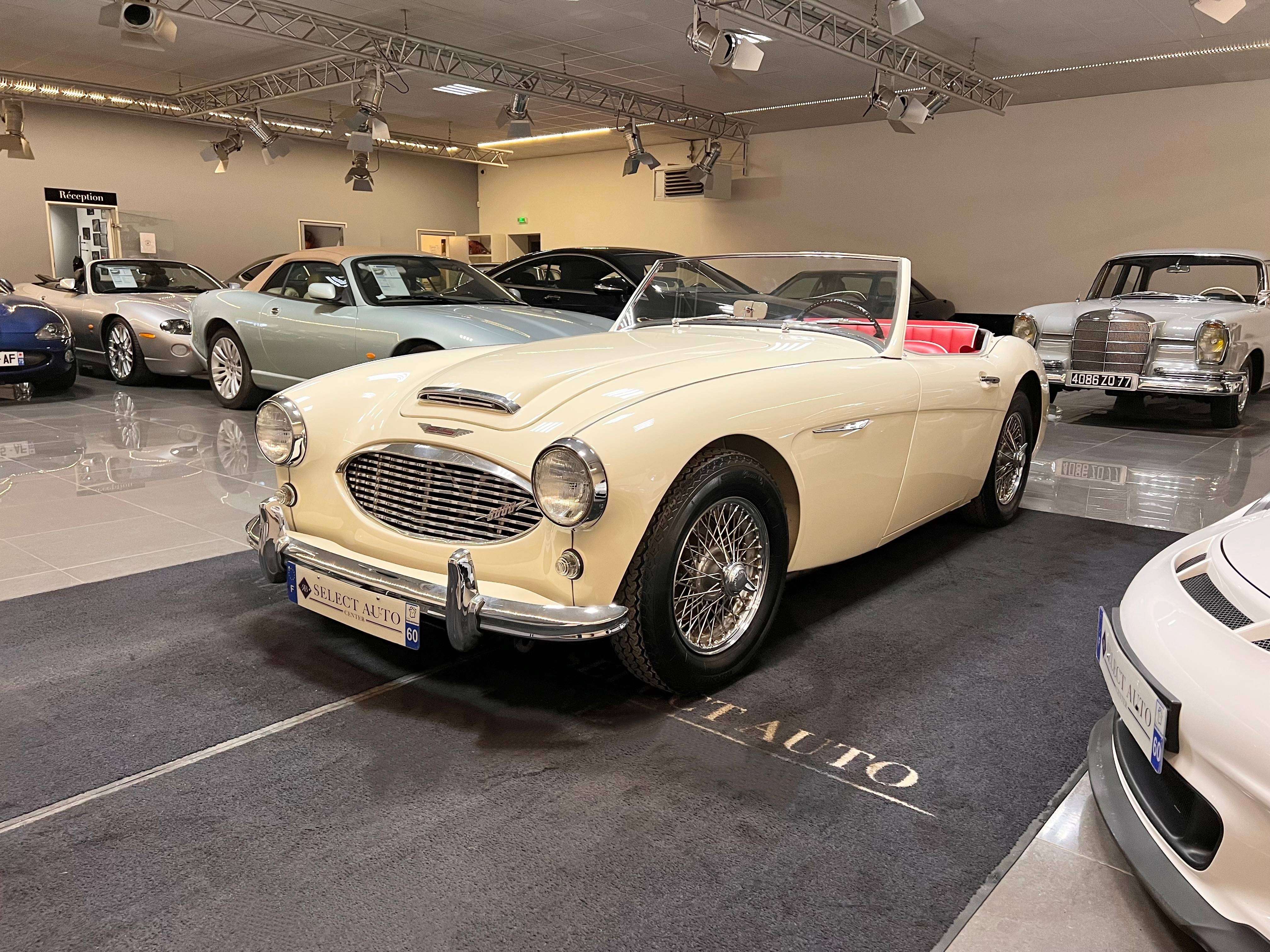 Austin MK Convertible in White used in Le Mesnil en Thelle for € 79,000.-