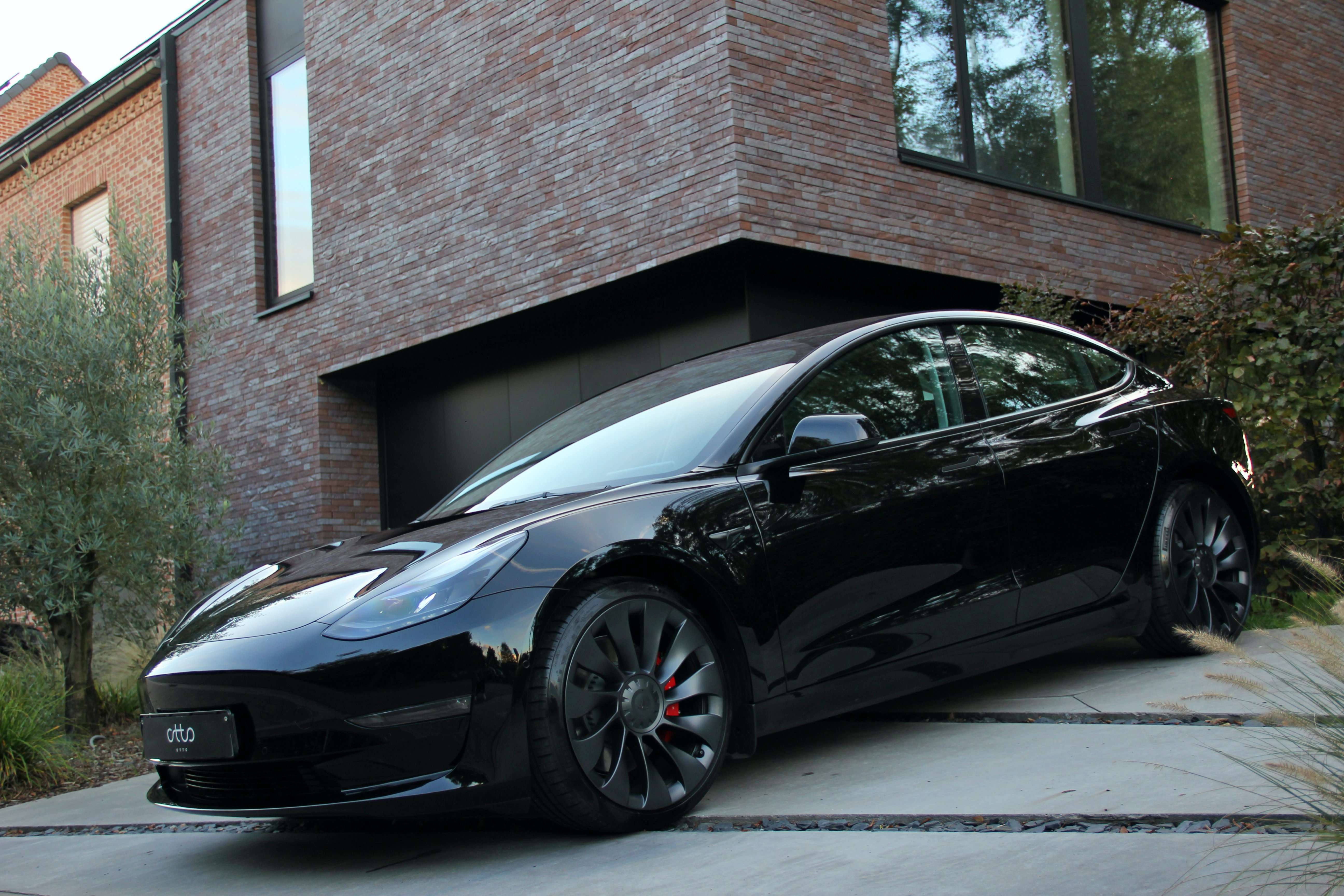 Tesla Model 3 Sedan in Black used in Beveren-Waas for € 67,900.-