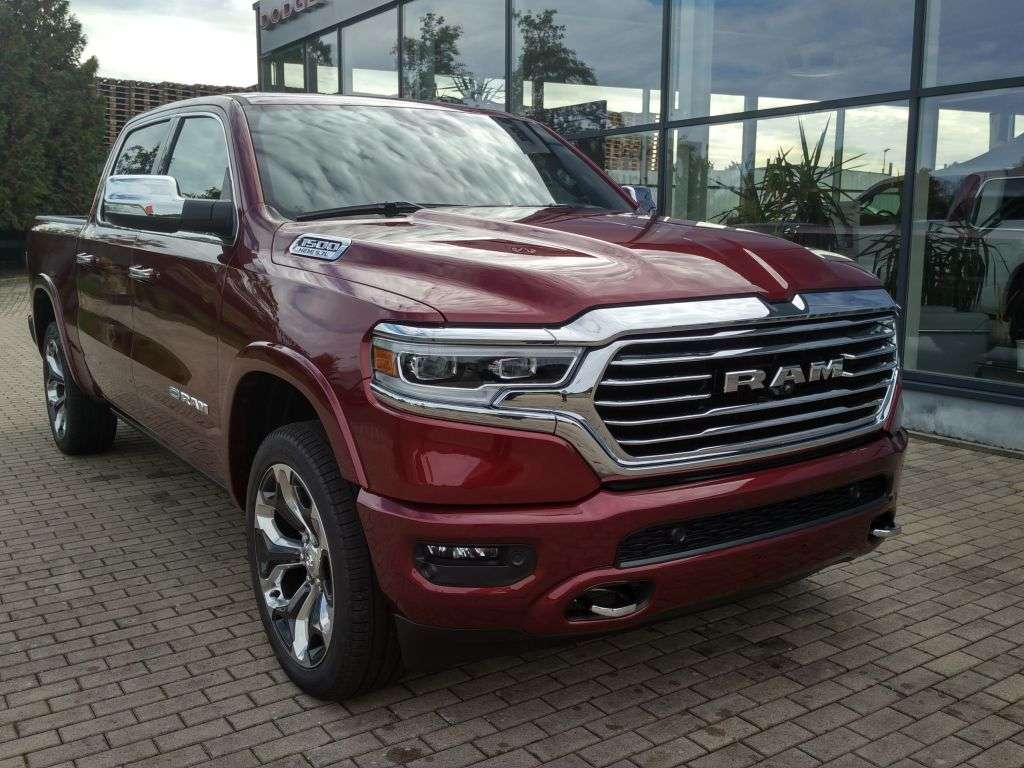 RAM 1500 Off-Road/Pick-up in Red new in Grimma for € 96,790.-