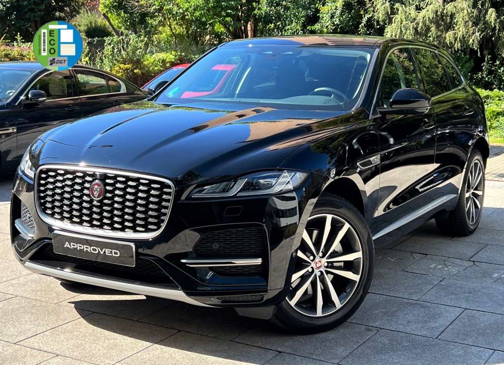 Jaguar F-Pace Off-Road/Pick-up in Black used in MADRID for € 64,000.-