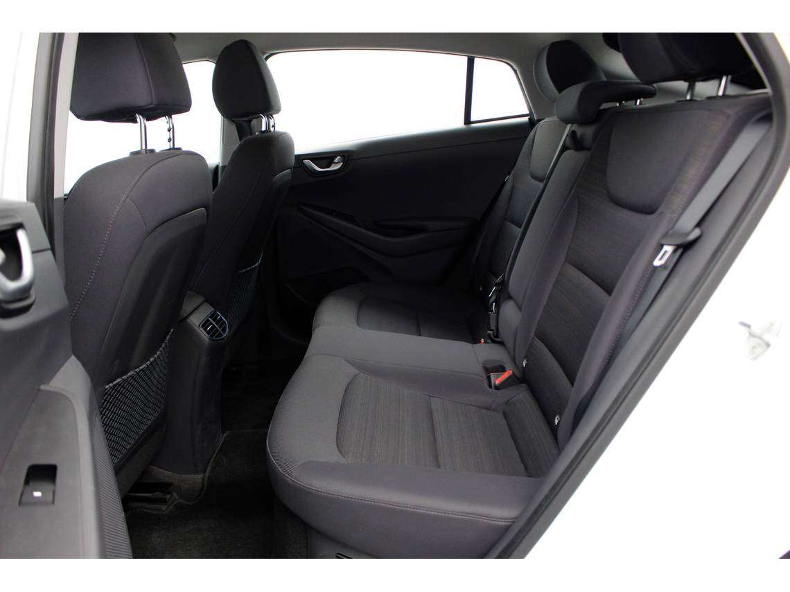 Hyundai IONIQ Compact in White used in ALCALA DE HENARES for € 20,000.-