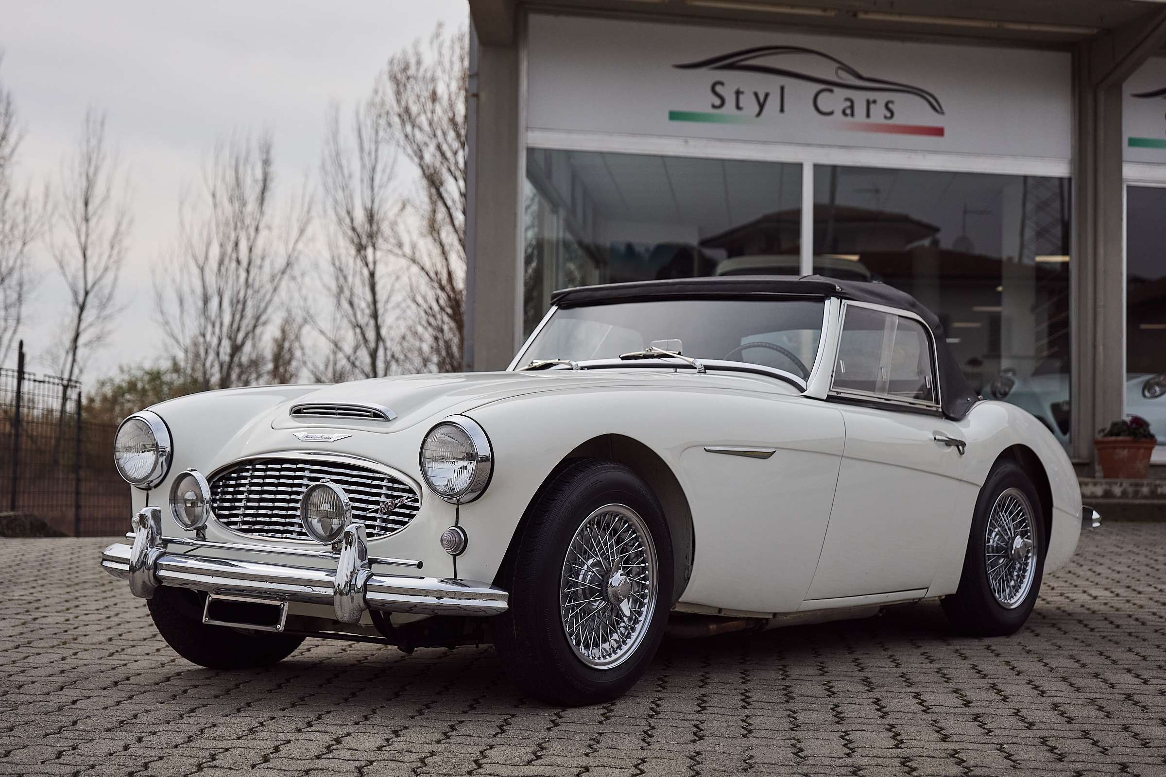 Austin-Healey 100 Convertible in White used in Vinci - Firenze for € 75,000.-