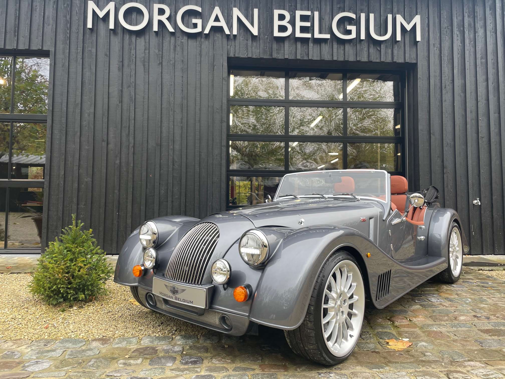 Morgan Plus Six Convertible in Grey used in sint genesius rode for € 110,000.-