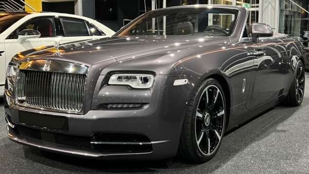 Rolls-Royce Dawn Convertible in Grey used in Madrid for € 386,900.-