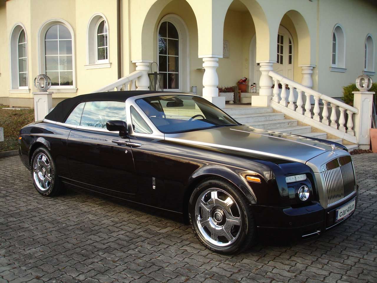 Rolls-Royce Phantom Drophead Convertible in Black used in Pfaffstätten for € 259,900.-