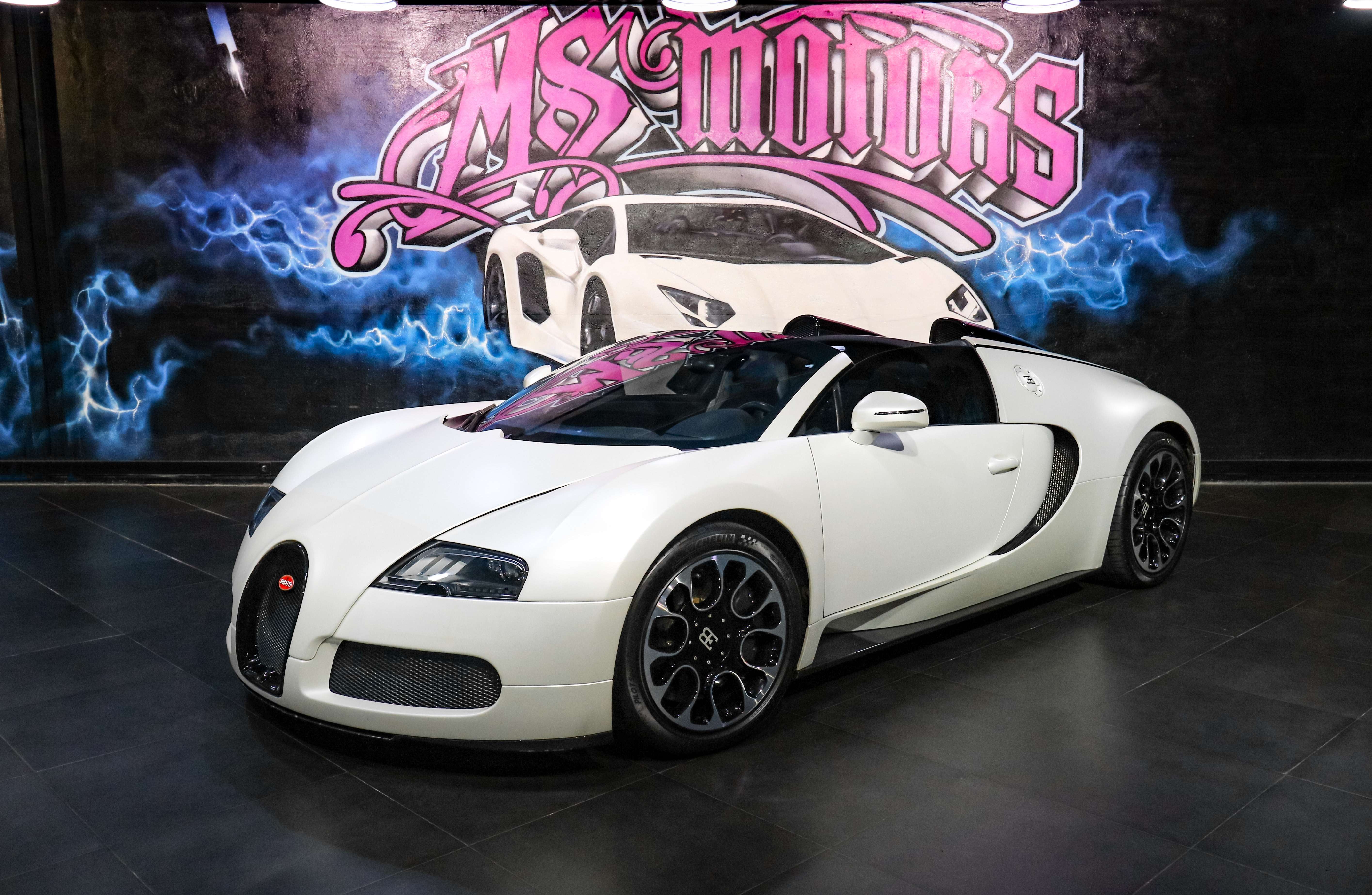 Bugatti Veyron Convertible in White used in Cannes for € 2,390,000.-