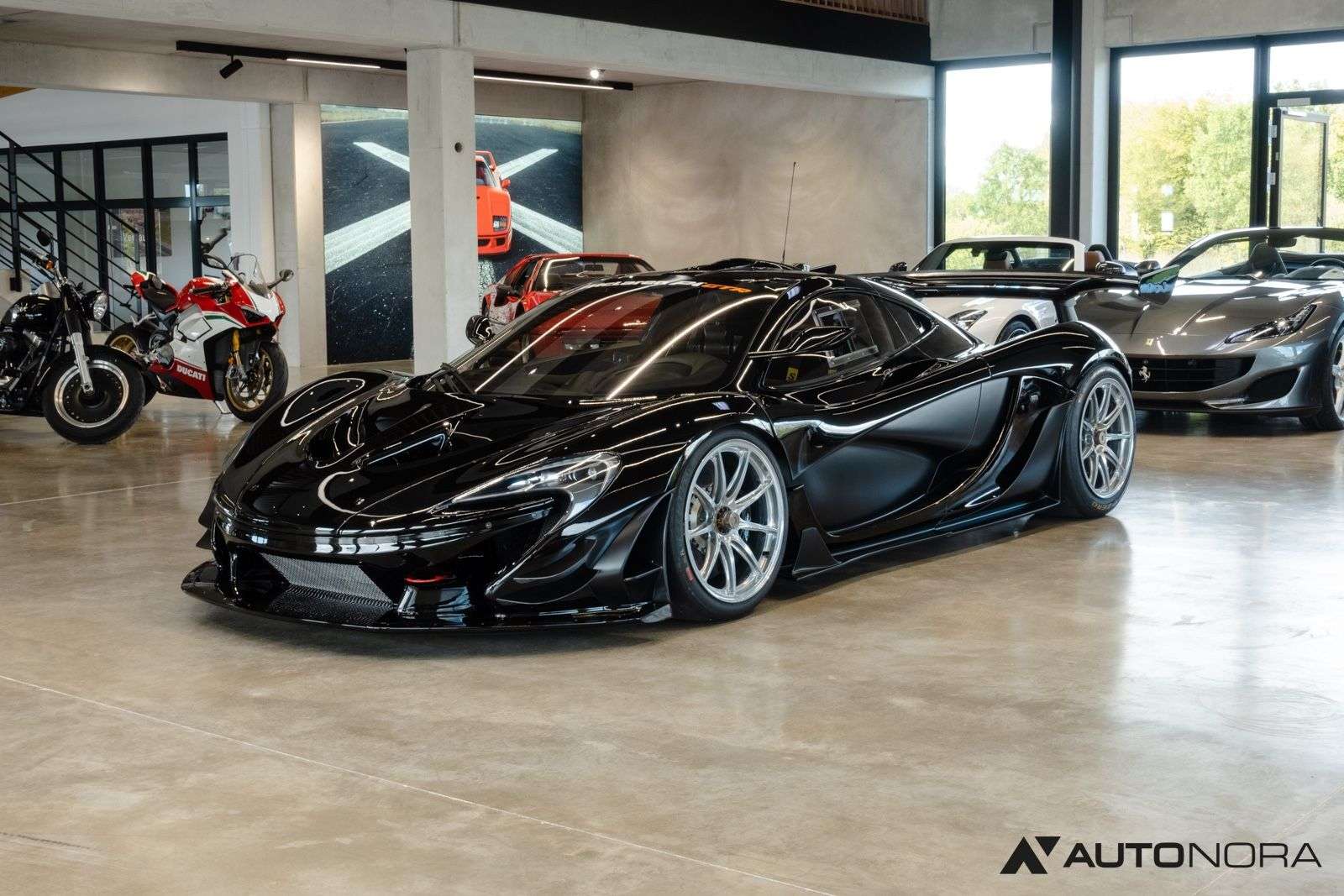 McLaren P1 Coupe in Black used in Bitburg for € 2,899,900.-
