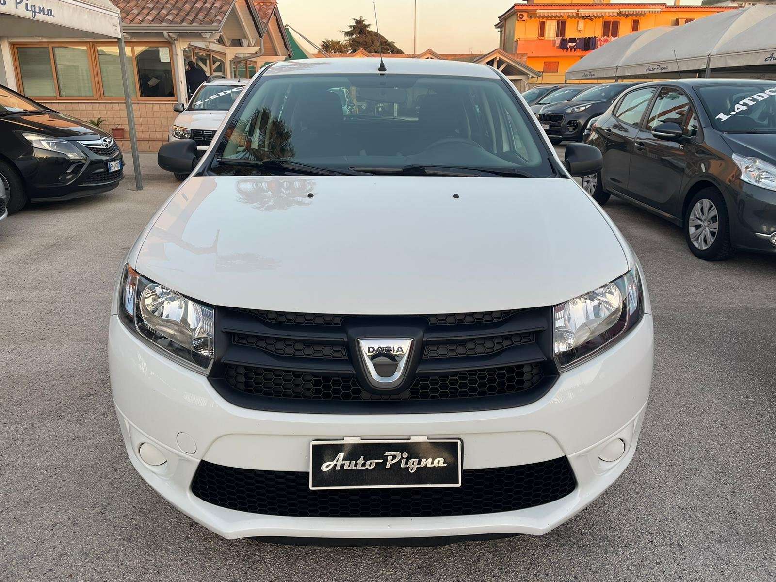 Dacia Sandero Sedan in White used in Giugliano in Campania - Napoli - Na for € 7,500.-