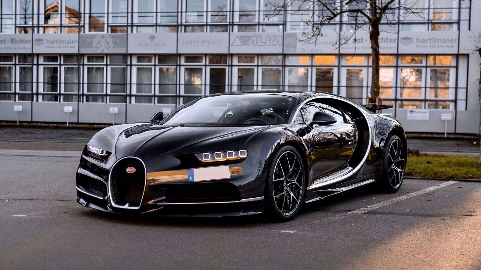 Bugatti Chiron Coupe in Grey used in Gruenwald for € 4,998,000.-