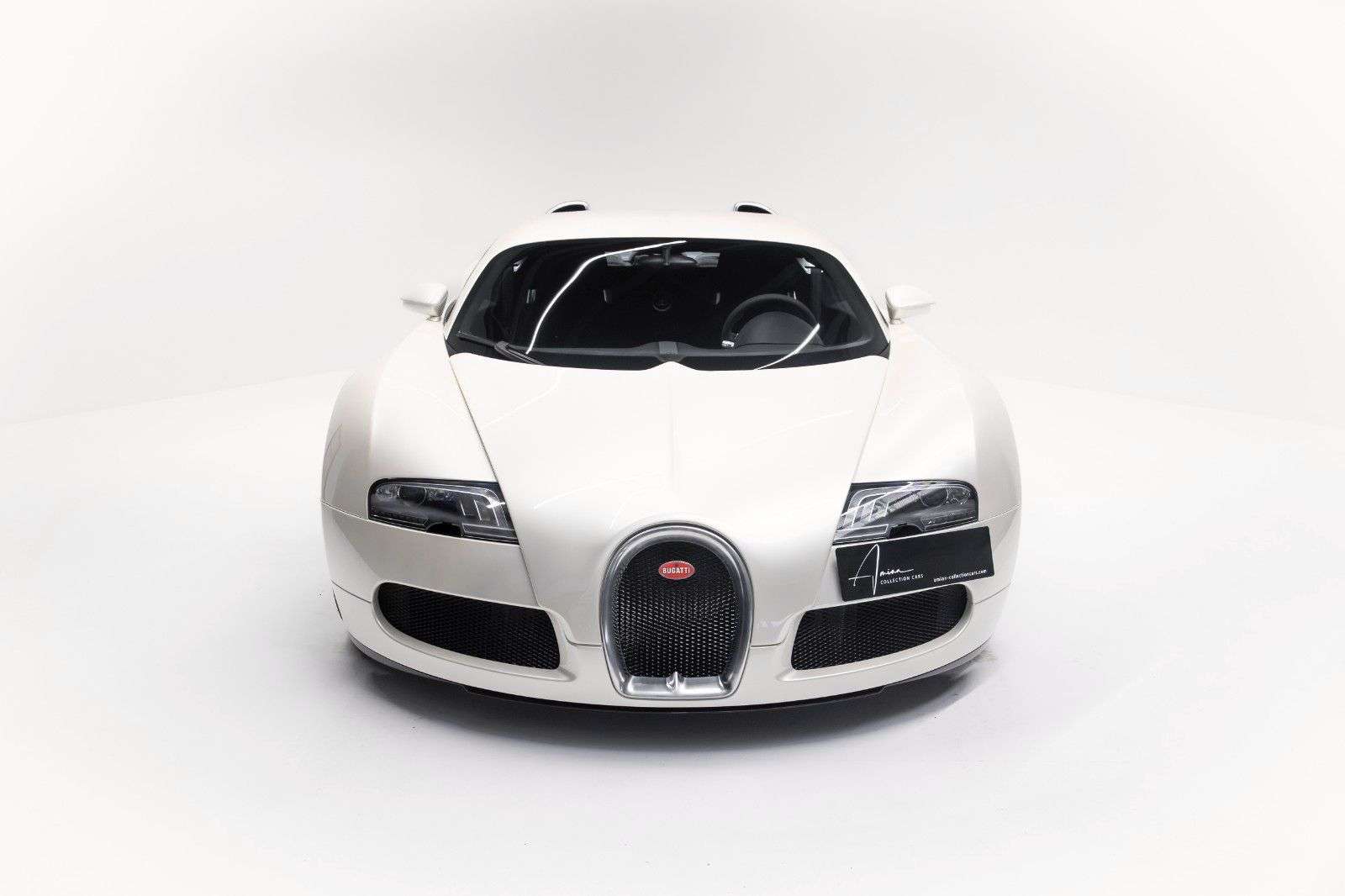 Bugatti Veyron Coupe in White used in Kerpen for € 1,490,000.-