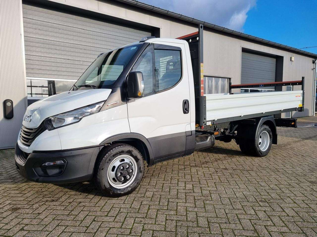 Iveco Daily Transporter in White used in Sankt Georgen an der Gusen for € 56,588.-