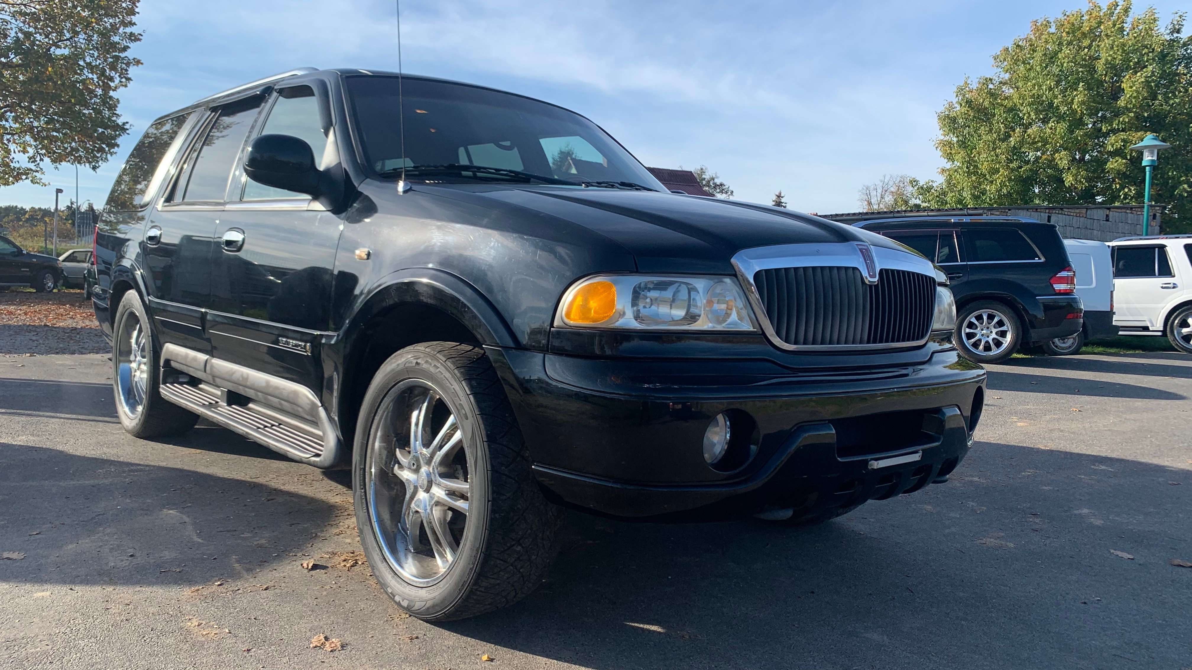 Lincoln Navigator Off-Road/Pick-up in Black used in Dahlewitz for € 10,900.-