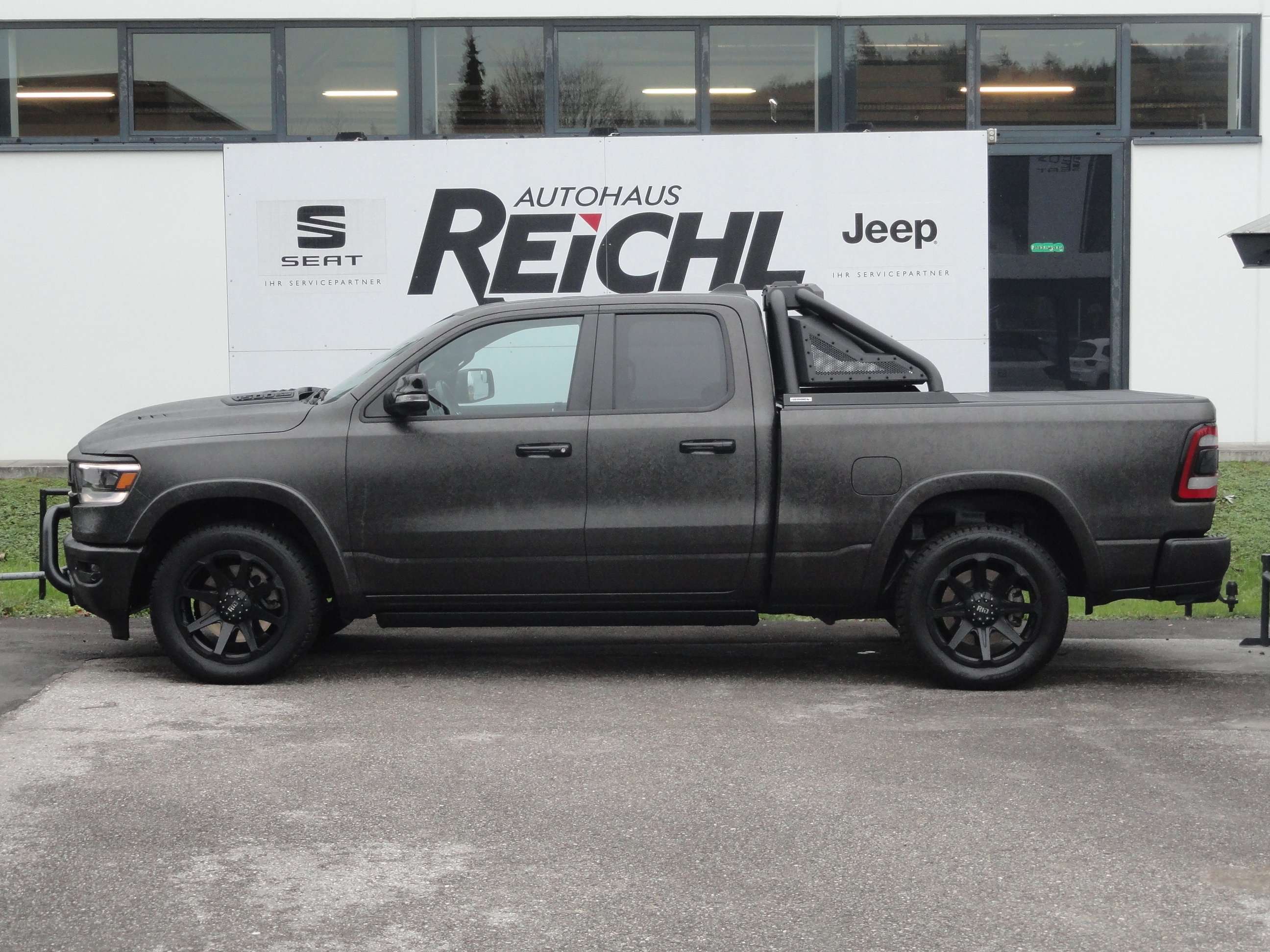 RAM 1500 Off-Road/Pick-up in Black used in Obertrum am See for € 88,500.-