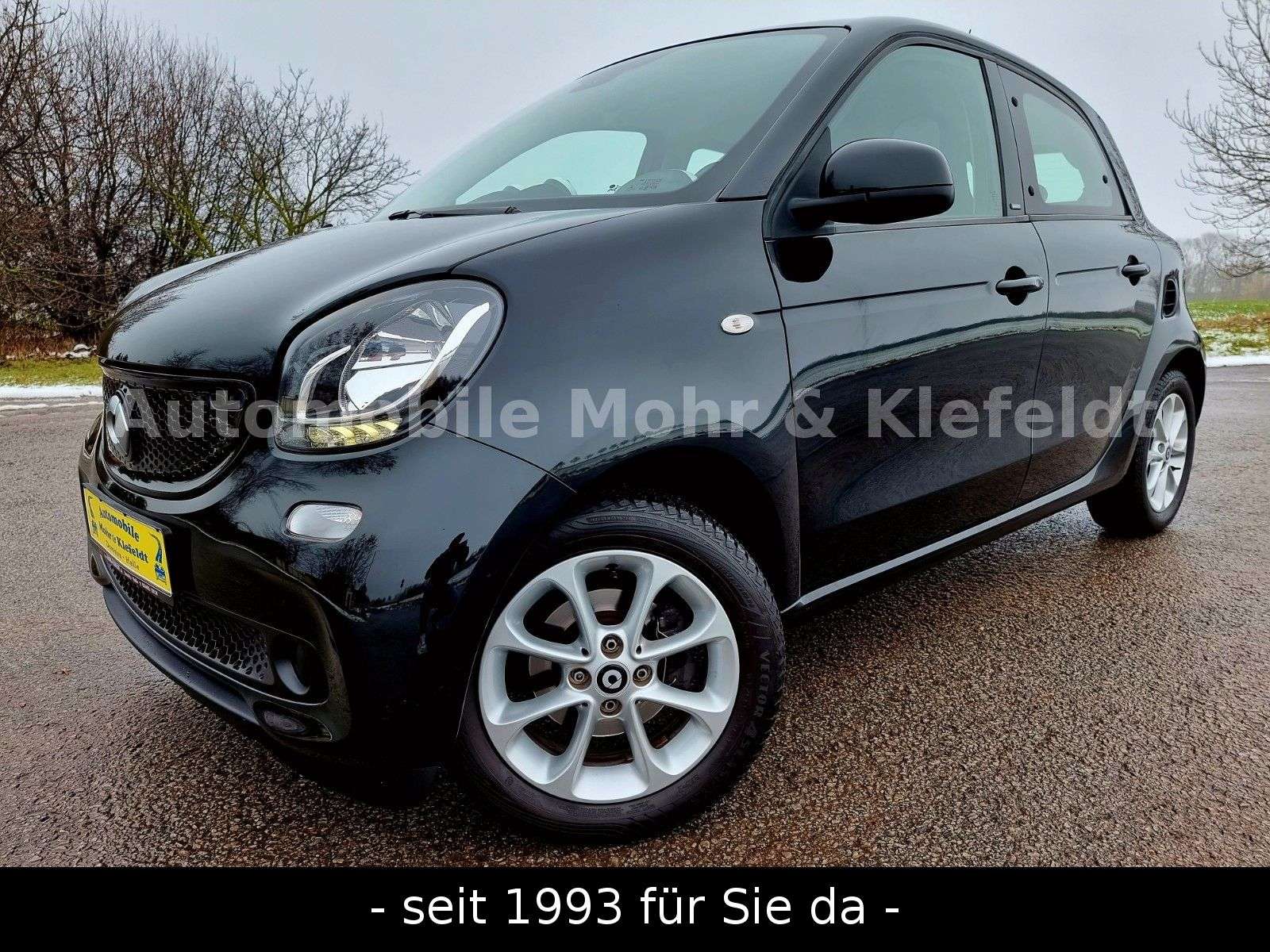 smart forFour Compact in Black used in Halle-Neustadt for € 8,499.-
