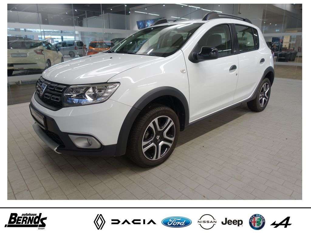 Dacia Sandero Compact in White used in Voerde for € 12,990.-