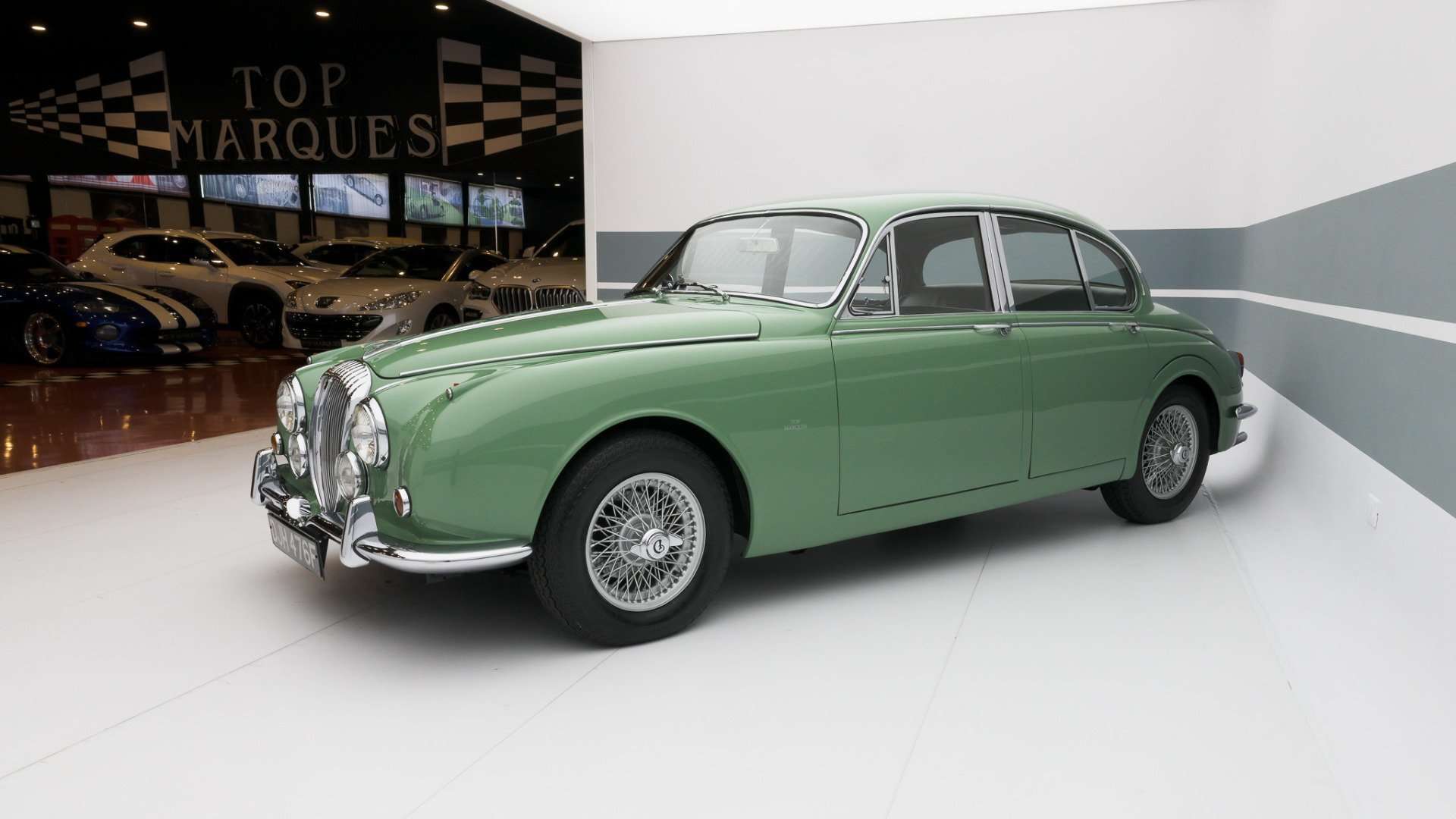 Daimler Sovereign Sedan in Green used in Bassano del Grappa - Vicenza - Vi for € 29,950.-
