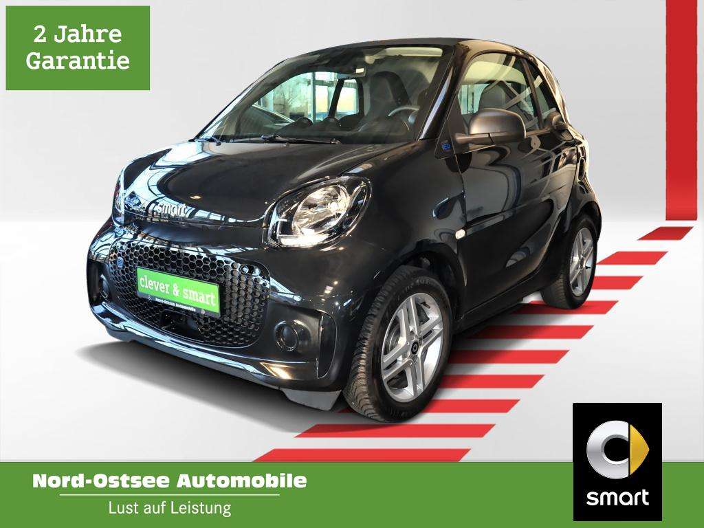 smart forTwo Coupe in Black used in Pattensen for € 18,990.-