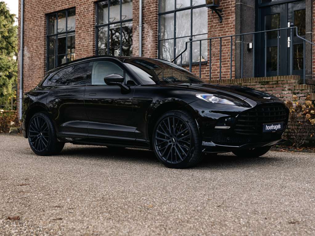 Aston Martin DBX Off-Road/Pick-up in Black used in HEEZE for € 339,500.-