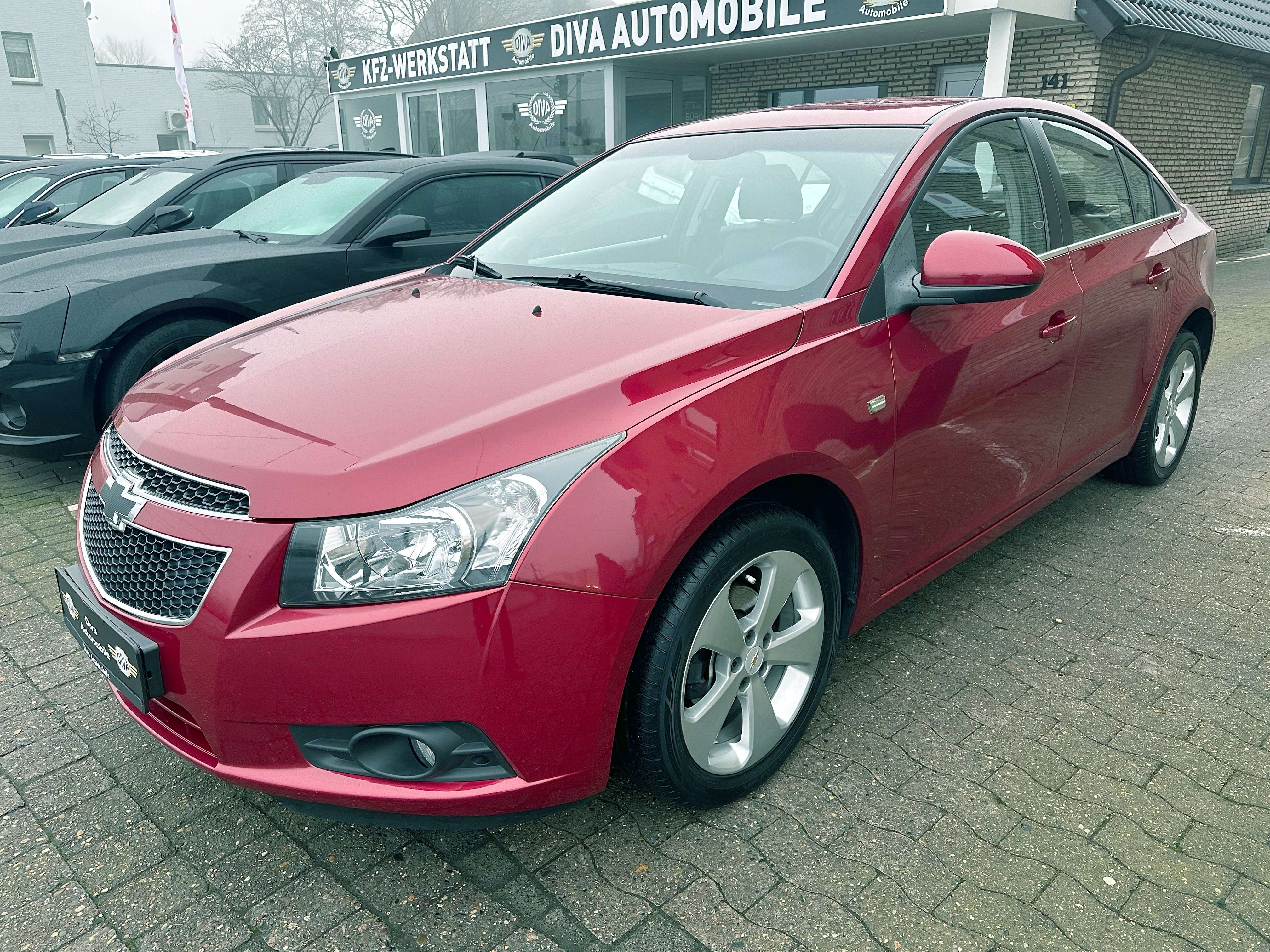 Chevrolet Cruze Sedan in Red used in Bielefeld for € 5,999.-