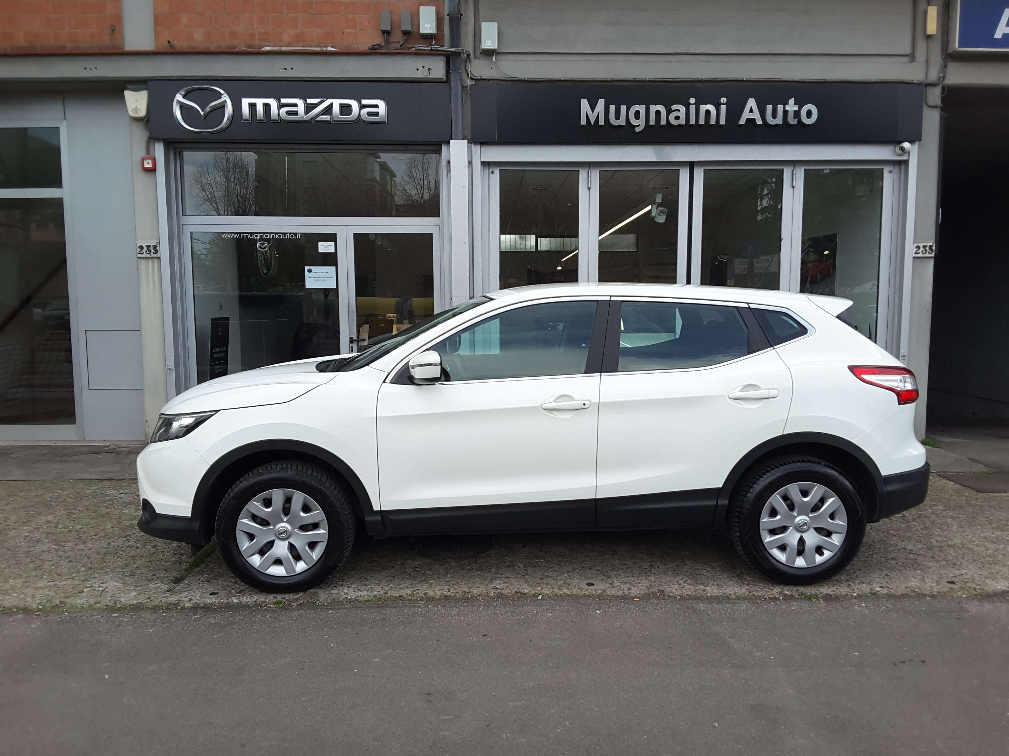 Nissan Qashqai Off-Road/Pick-up in White used in Firenze - Fi for € 14,900.-