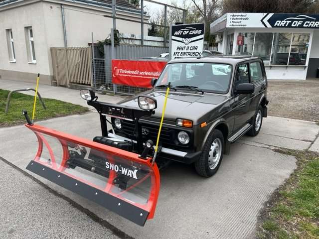 Lada Niva Off-Road/Pick-up in Brown used in Wien for € 30,990.-