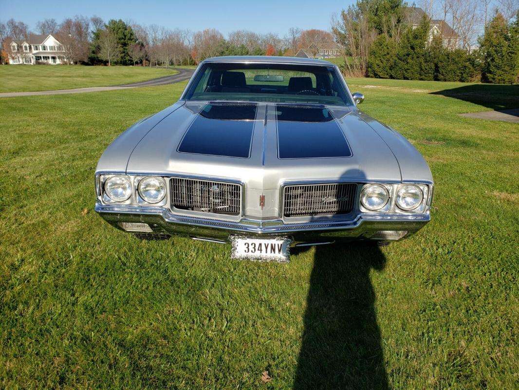 Oldsmobile Cutlass Coupe in Silver used in ROUEN for € 40,381.-
