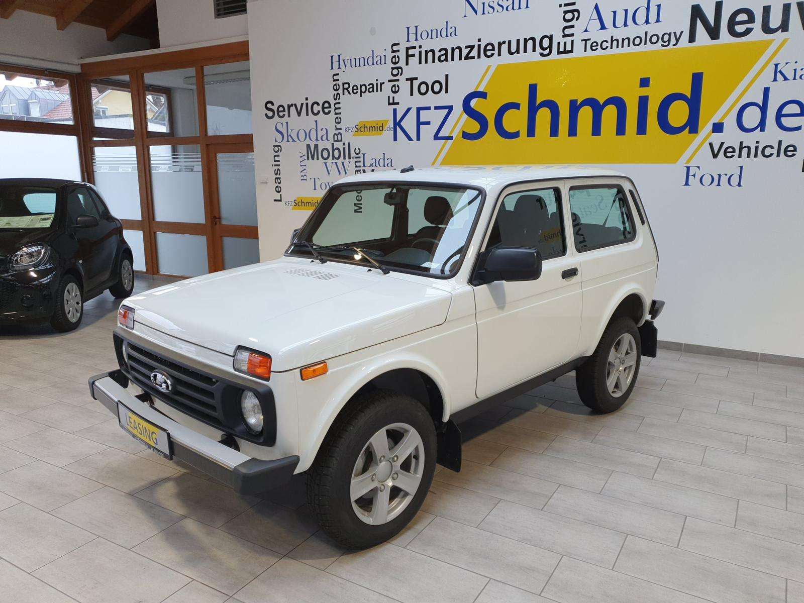 Lada Niva Off-Road/Pick-up in White new in Weilheim i. OB for € 14,990.-