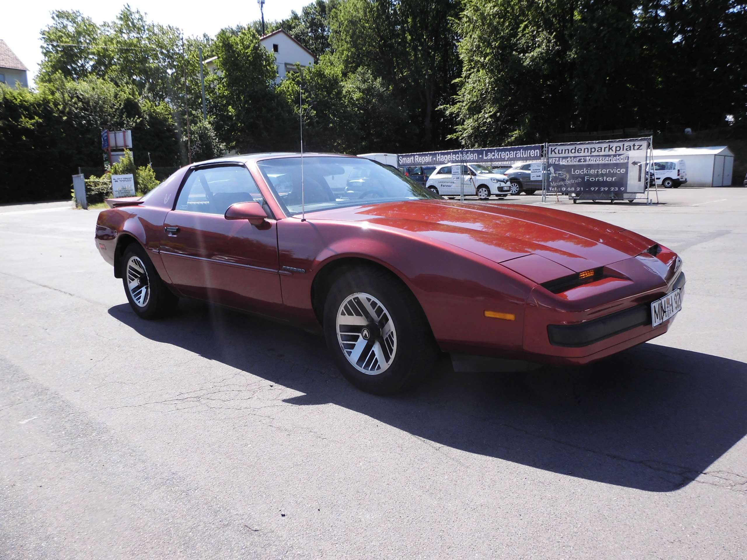 Pontiac Firebird Coupe in Red used in Furpach for € 7,200.-