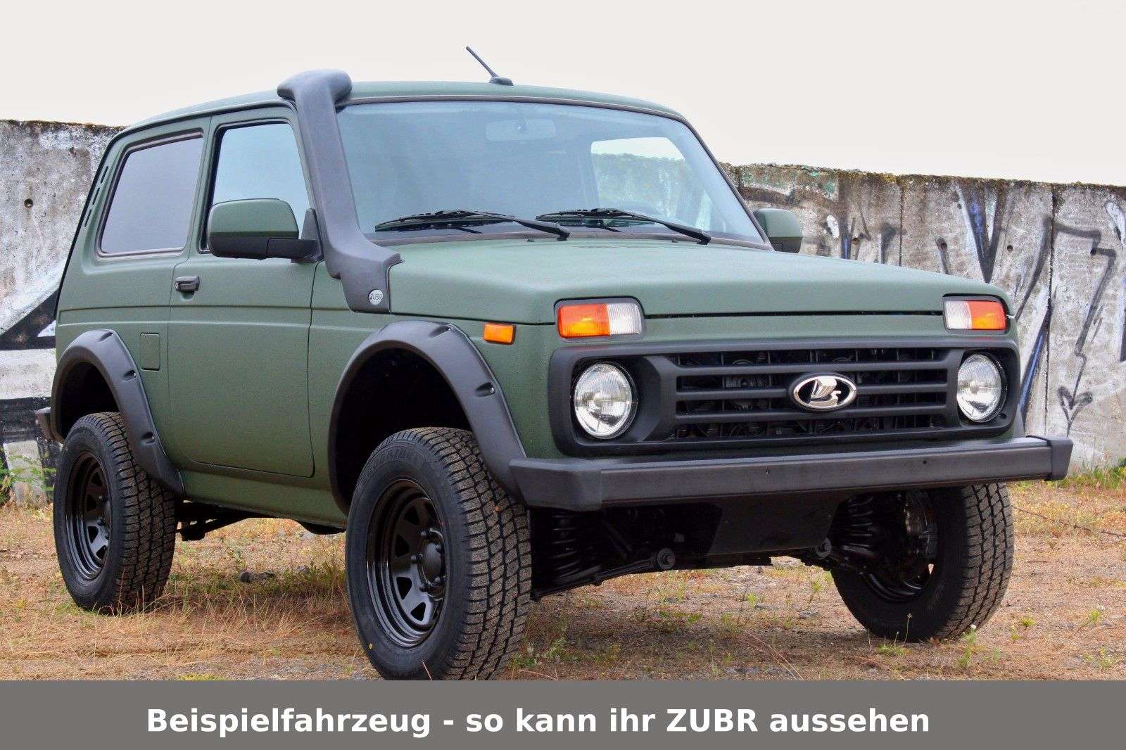 Lada Niva Off-Road/Pick-up in Green new in Gransee for € 24,999.-