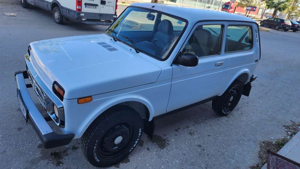 Lada Niva Off-Road/Pick-up in White used in LORCA for € 8,995.-