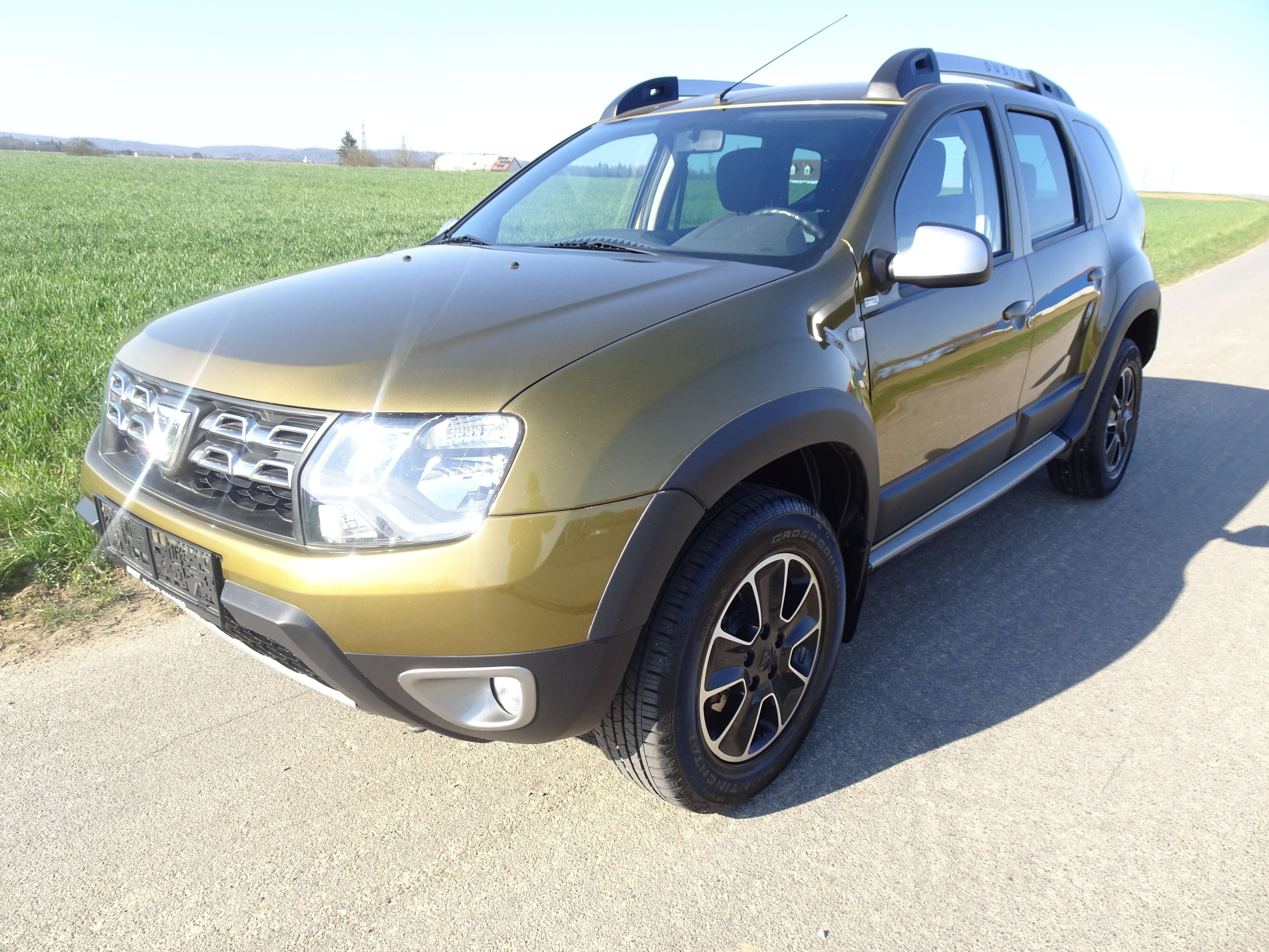 Dacia Duster Off-Road/Pick-up in Green used in Horn/ Groß Burgstall for € 15,990.-