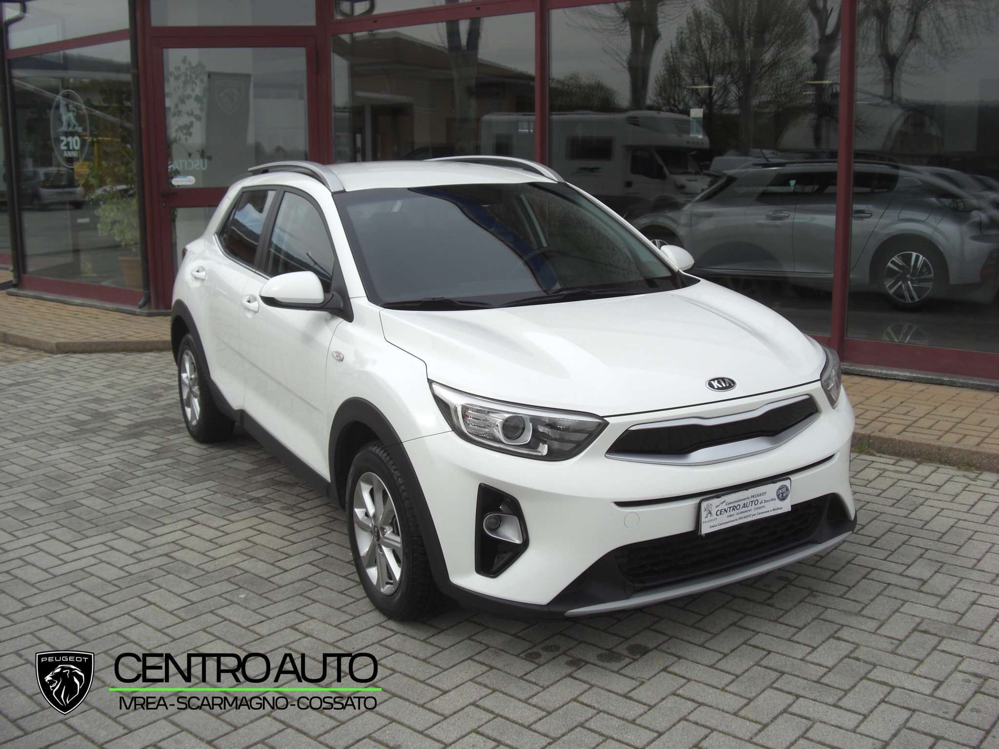 Kia Stonic Off-Road/Pick-up in White used in Ivrea - Torino - To for € 15,600.-