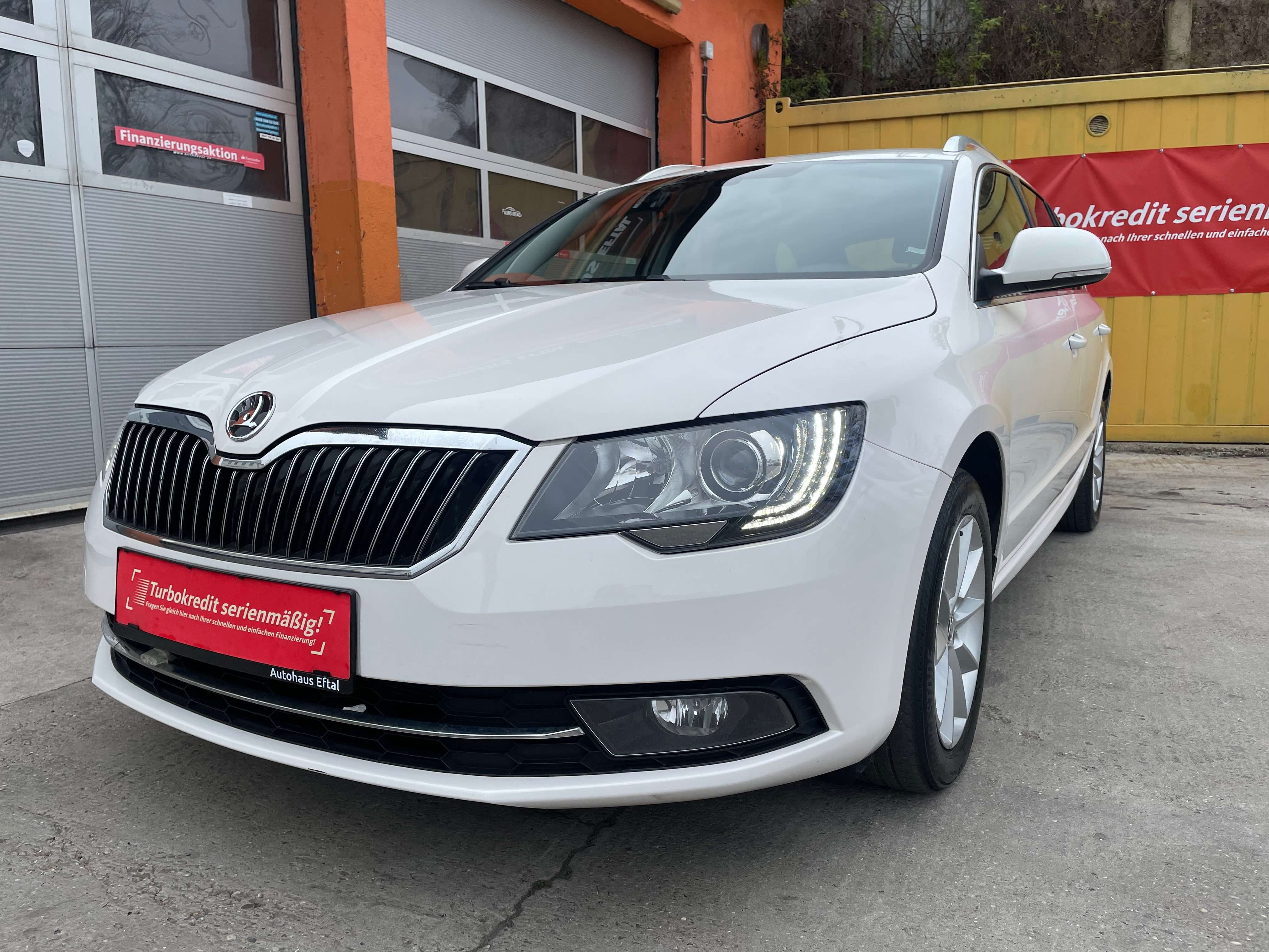 Skoda Superb Station wagon in White used in Wien for € 11,980.-