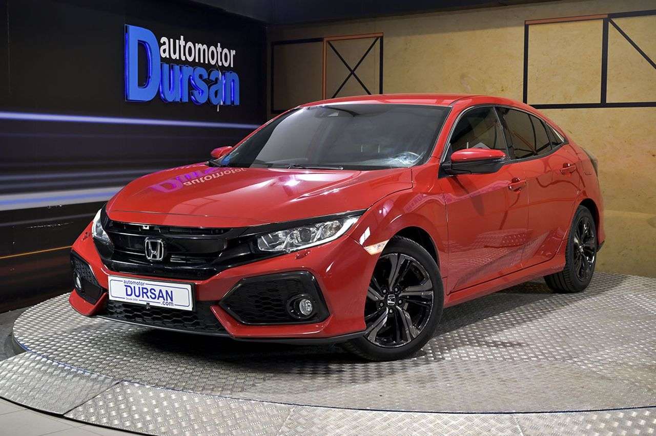 Honda Civic Compact in Red used in VILLARES DE LA REINA, for € 21,390.-
