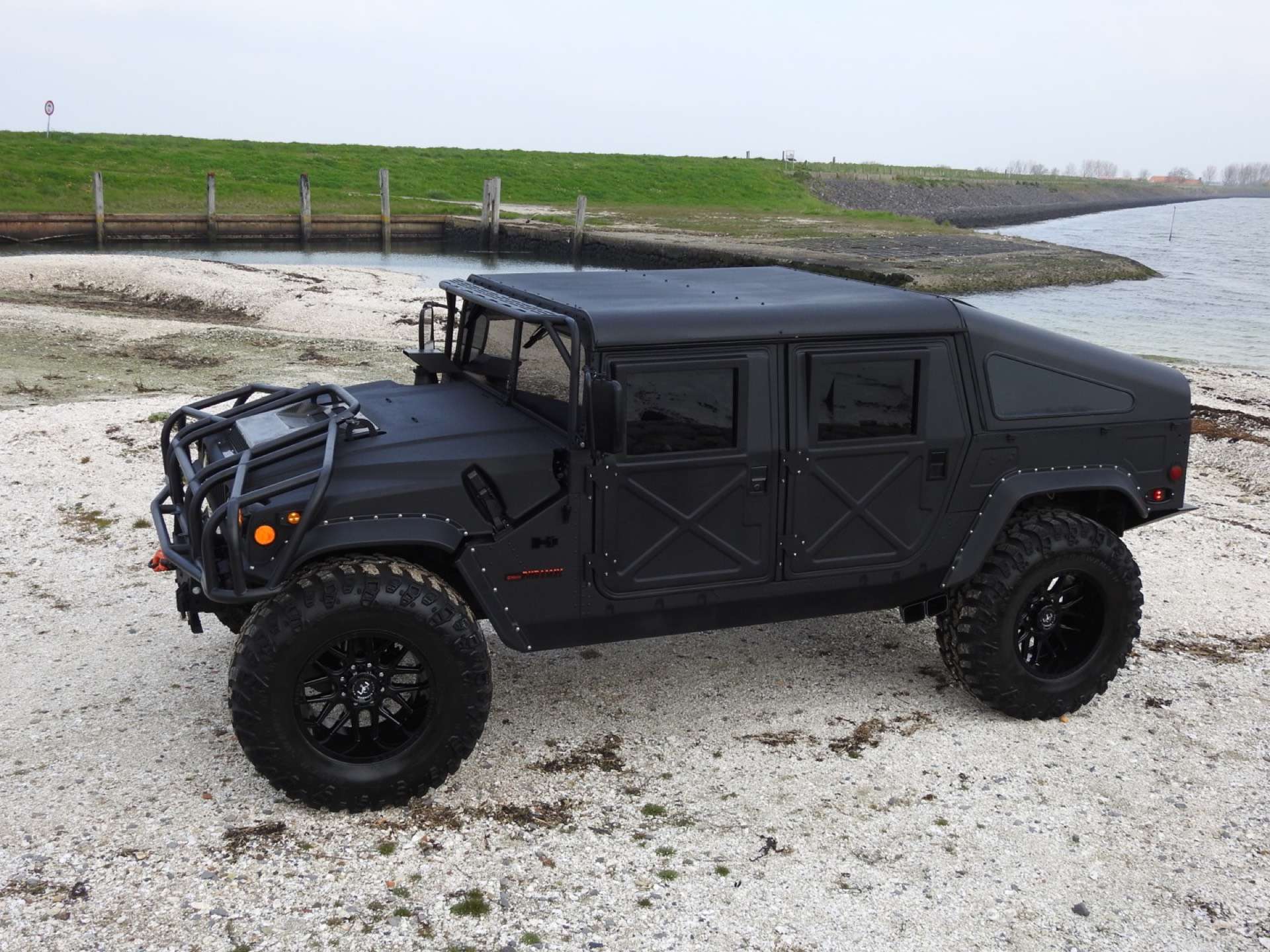 HUMMER H1 Other in Black used in BRUINISSE for € 198,000.-