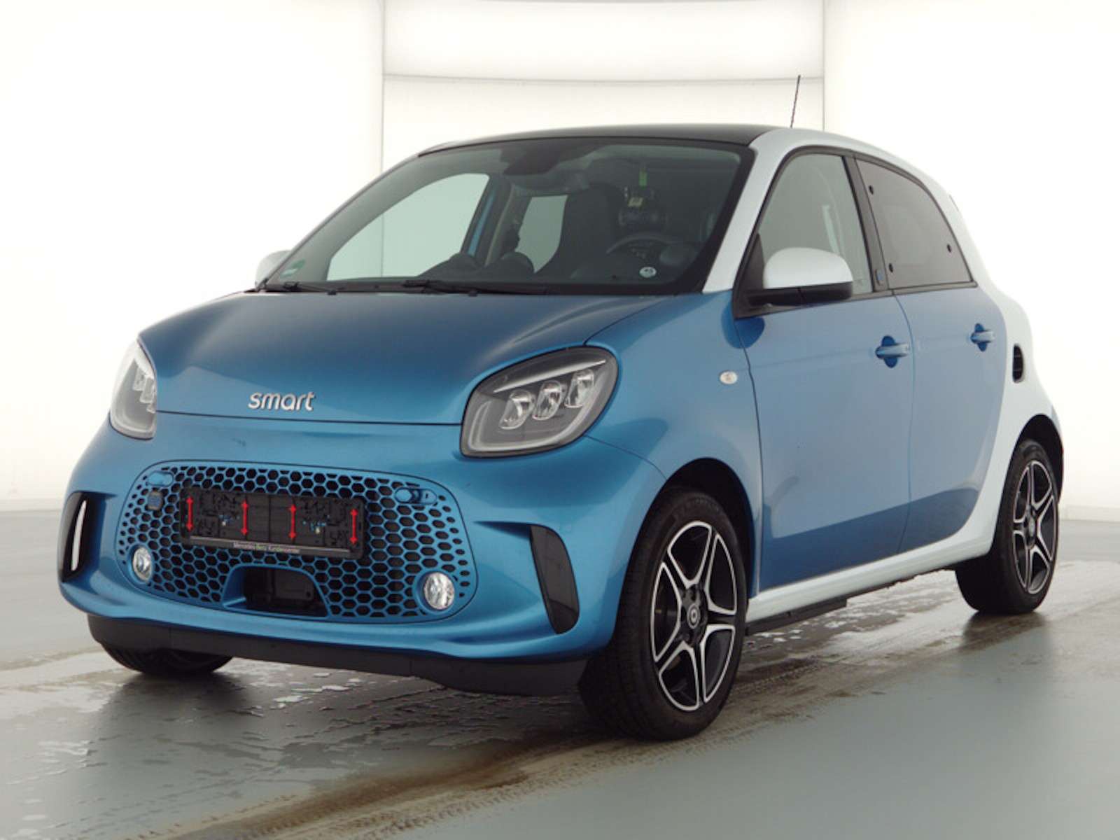 smart forFour Compact in Blue used in Ehningen for € 17,600.-