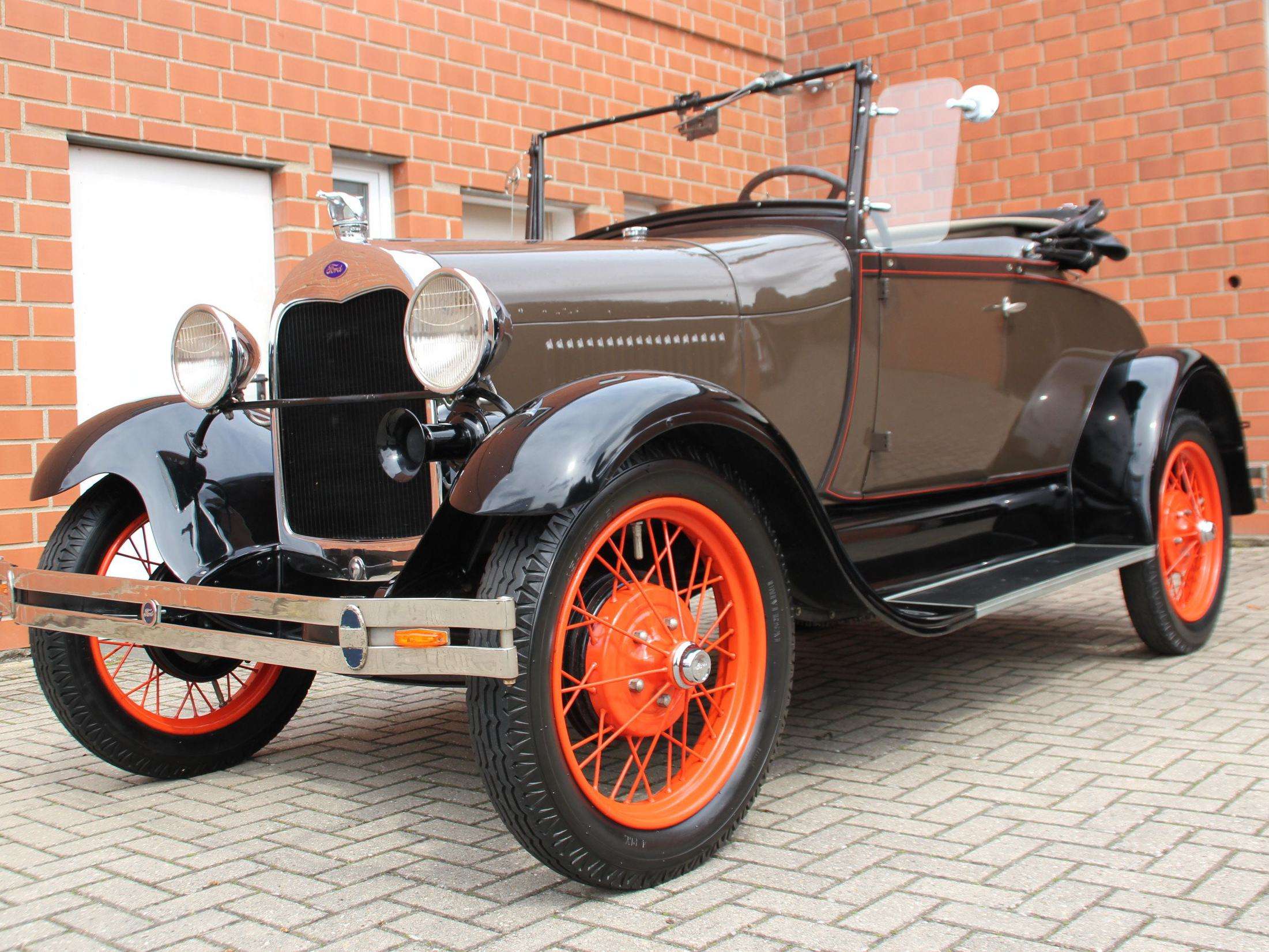 Oldtimer Ford Convertible in Brown antique / classic in Elsdorf for € 26,900.-