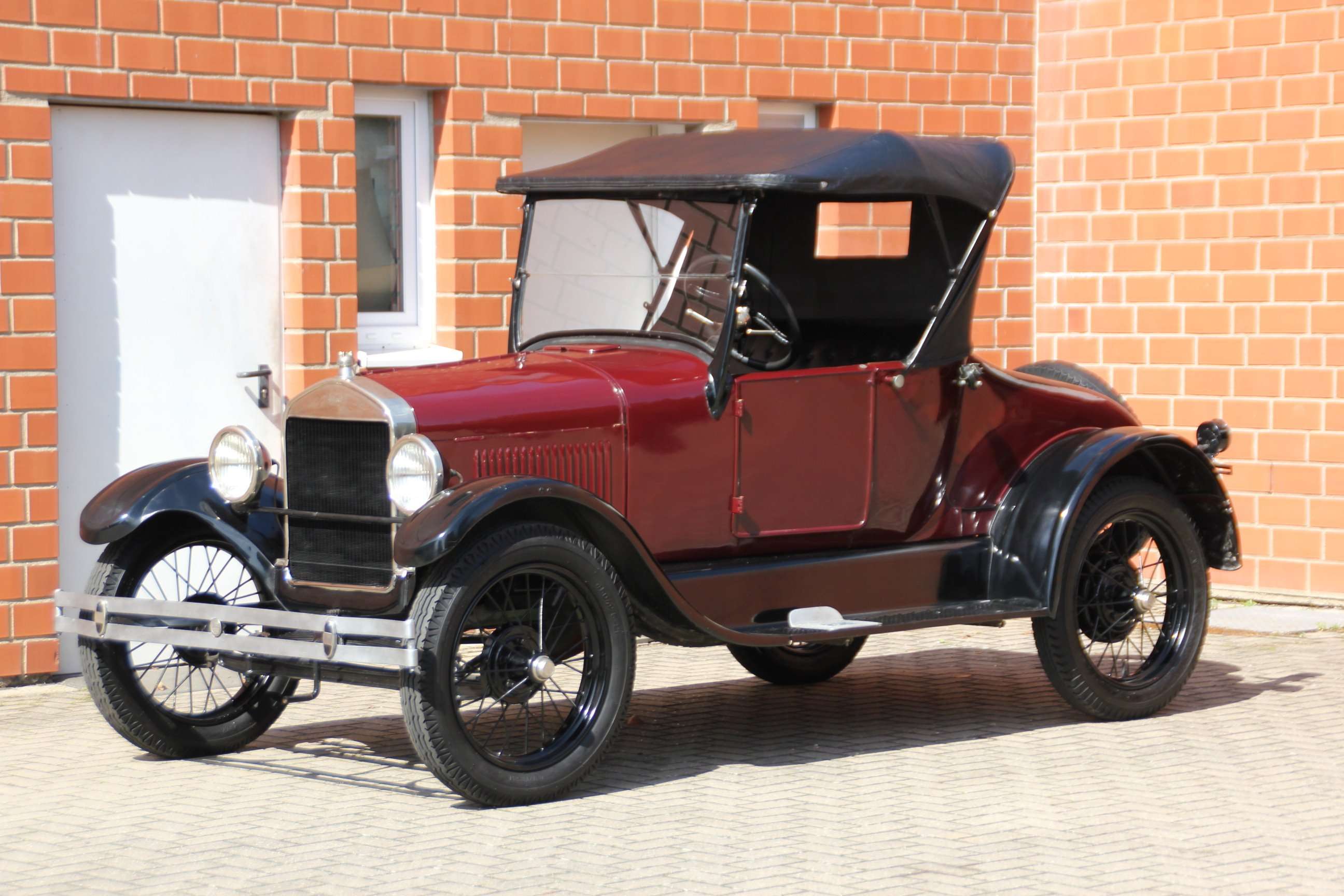 Oldtimer Ford Convertible in Red antique / classic in Elsdorf for € 17,900.-