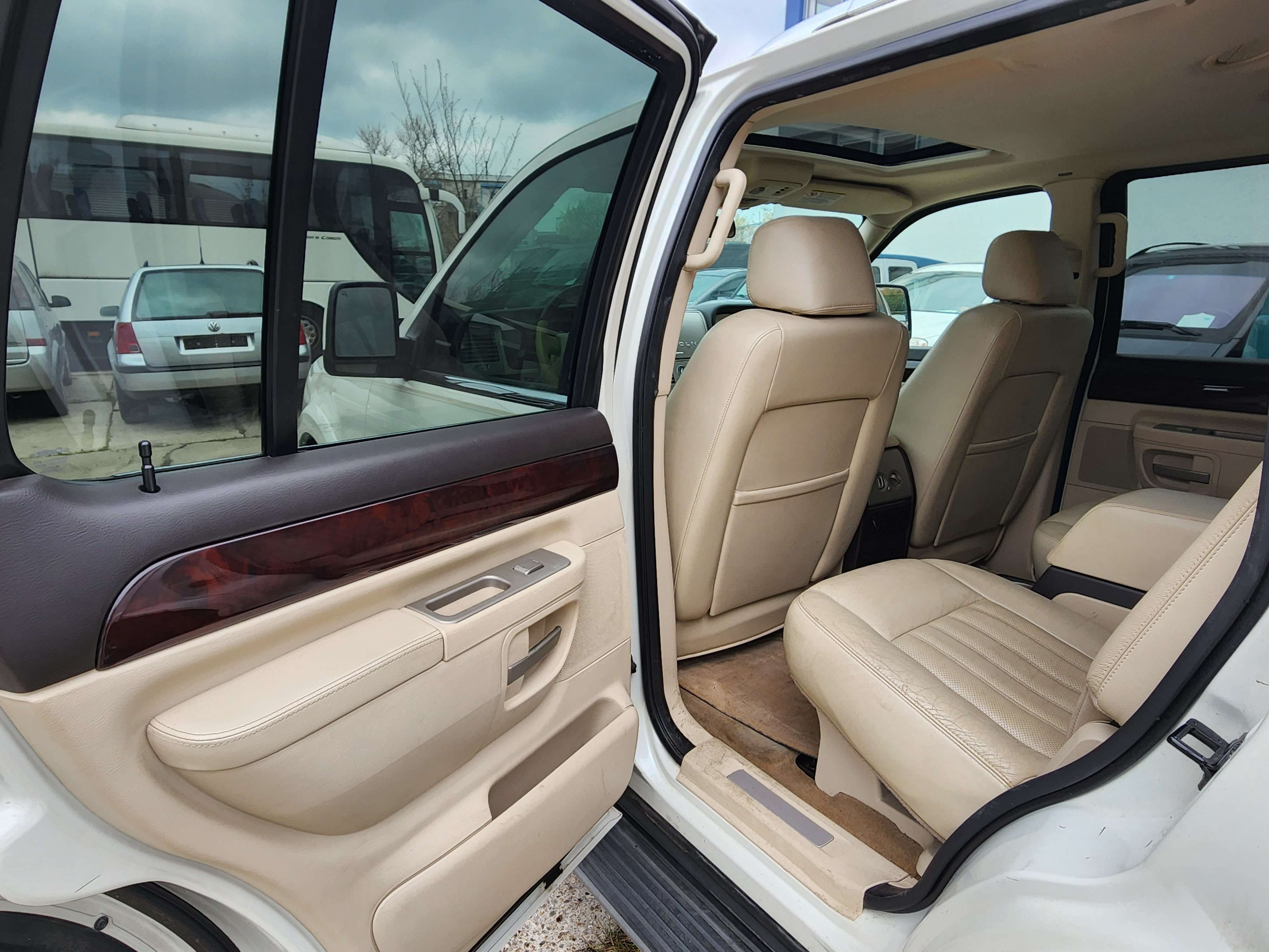 Lincoln Aviator Off-Road/Pick-up in White used in Ostfildern for € 5,000.-