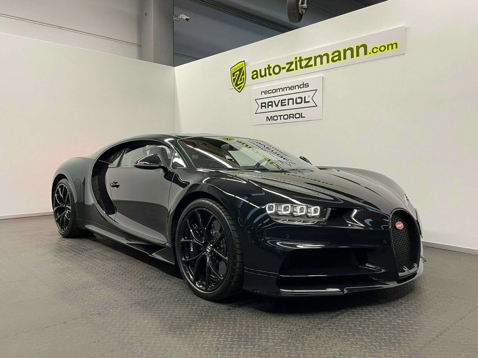 Bugatti Chiron Coupe in Black used in Nürnberg for € 3,679,900.-